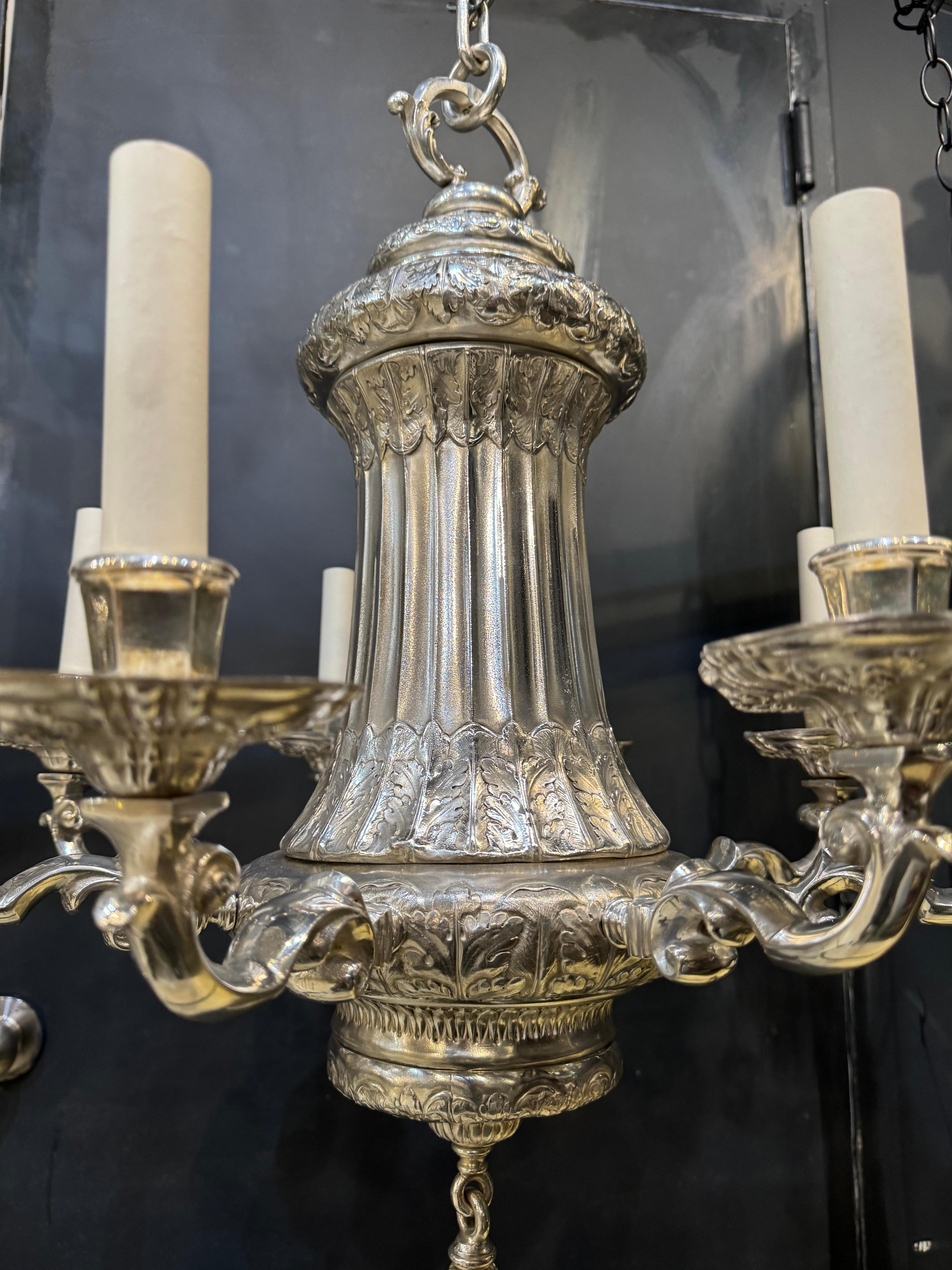 Argentato 1900 Caldwell Lampadario placcato argento a 8 luci in vendita