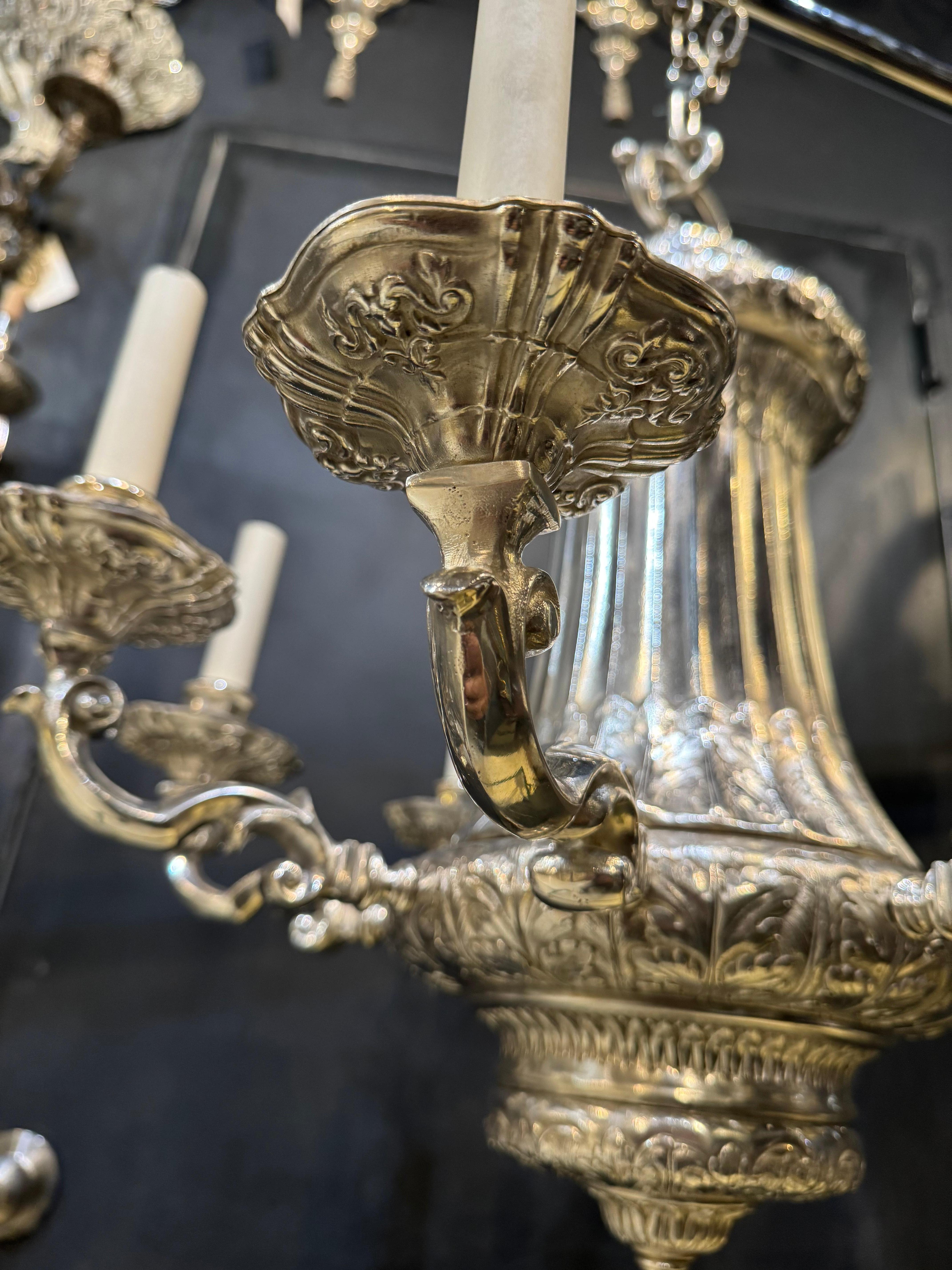 1900 Caldwell Lampadario placcato argento a 8 luci In condizioni buone in vendita a New York, NY
