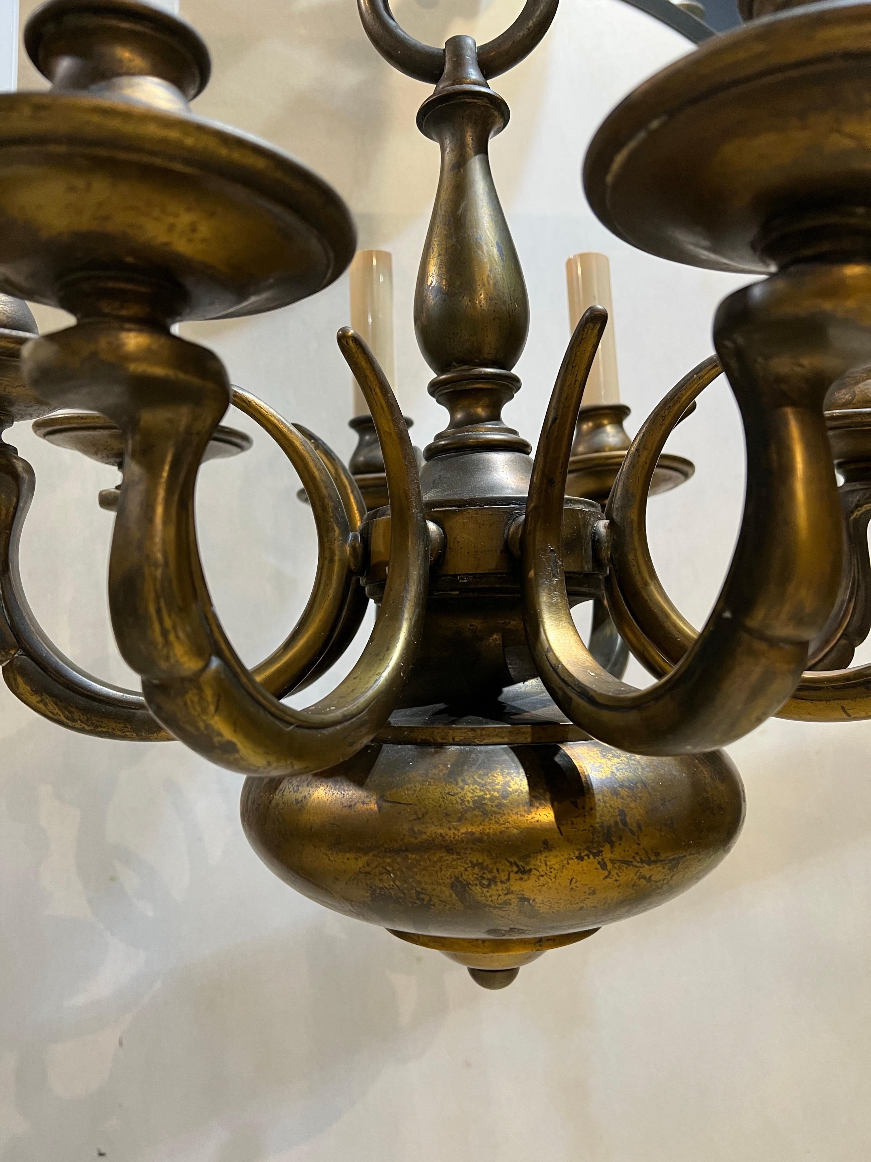 Lámpara de araña de estilo colonial Caldwell de 1900, 8 luces Bronce en venta