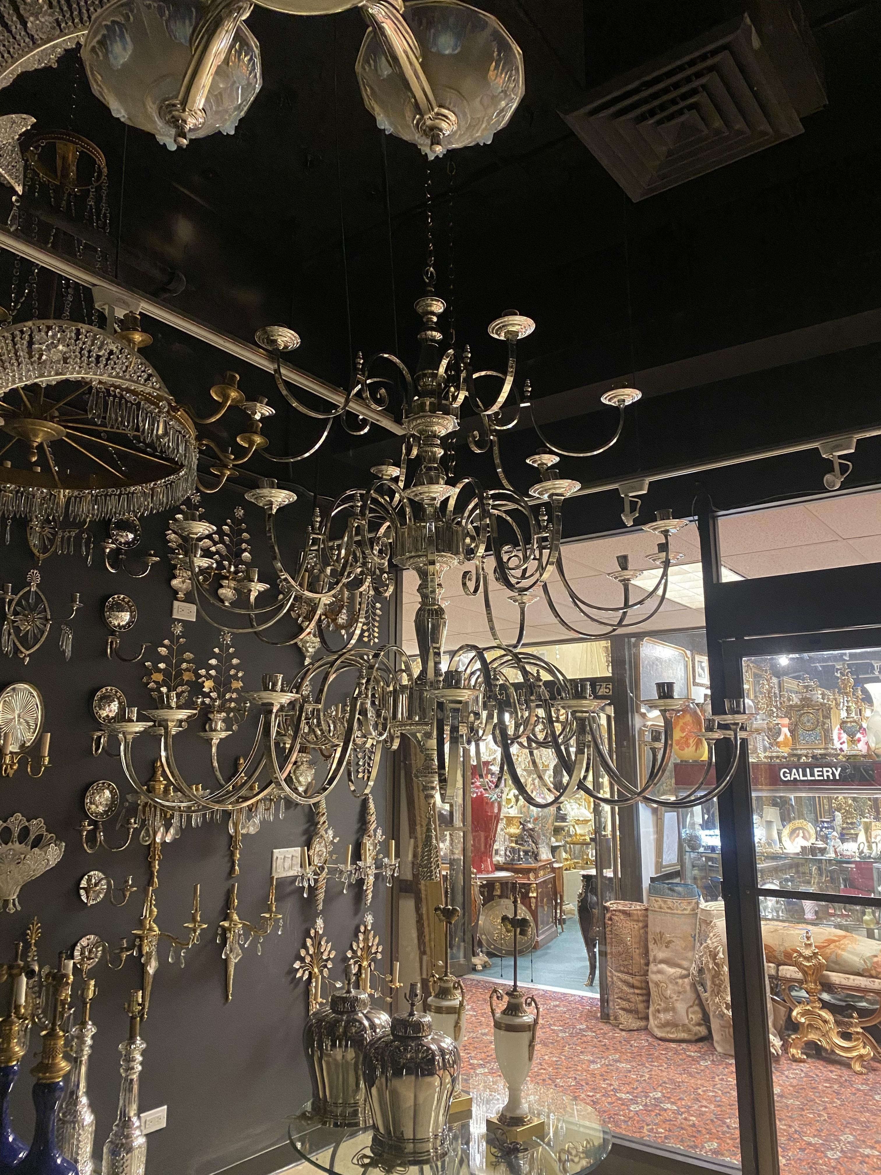 Early 20th Century 1920's English Silver Plated Bronze Large Chandelier with 36 lights For Sale