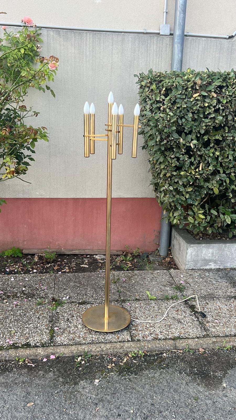 Italian A circa 197 brass floor lamp For Sale