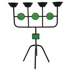Candelero sueco de hierro de la década de 1970 con cristal verde.  Medidas: Altura: