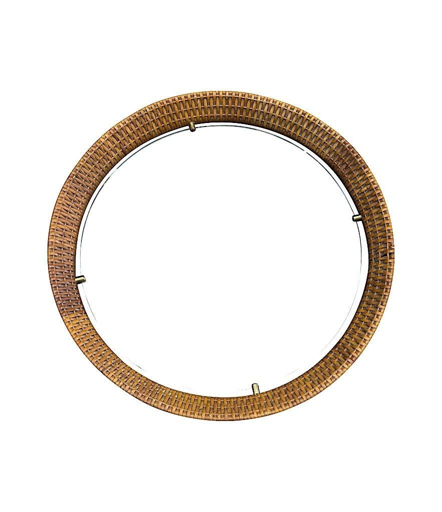 Un espejo circular de ratán tejido italiano de los años 50 de Cantu, Roma, con detalles de latón mediados del siglo XX en venta