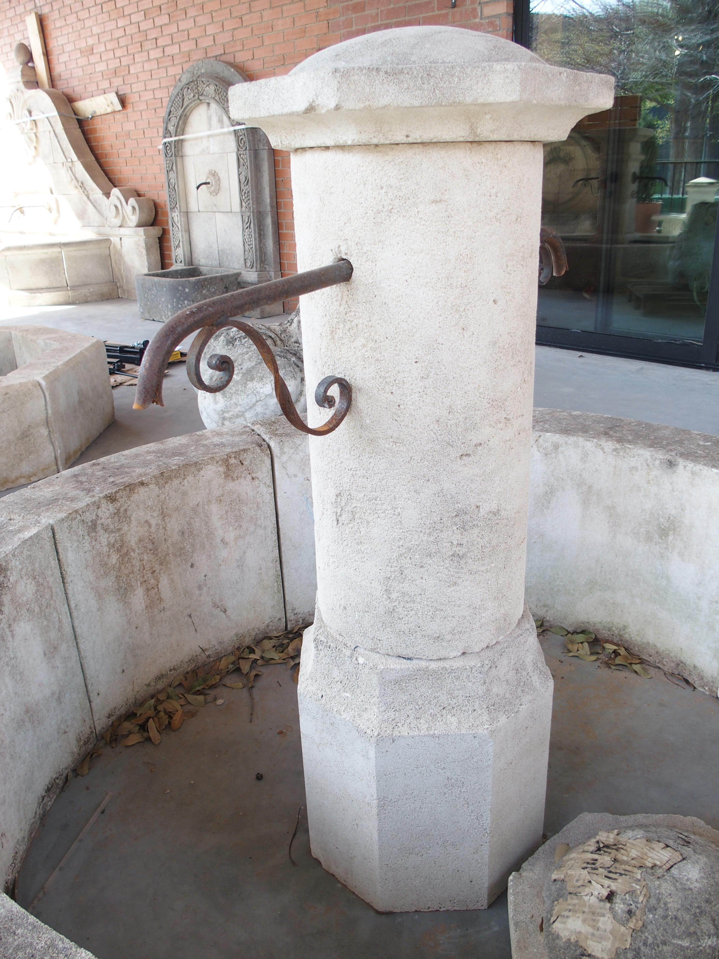 Runder Kalkstein-Mittelbrunnen aus der Provence, Frankreich, Le Mont im Angebot 4