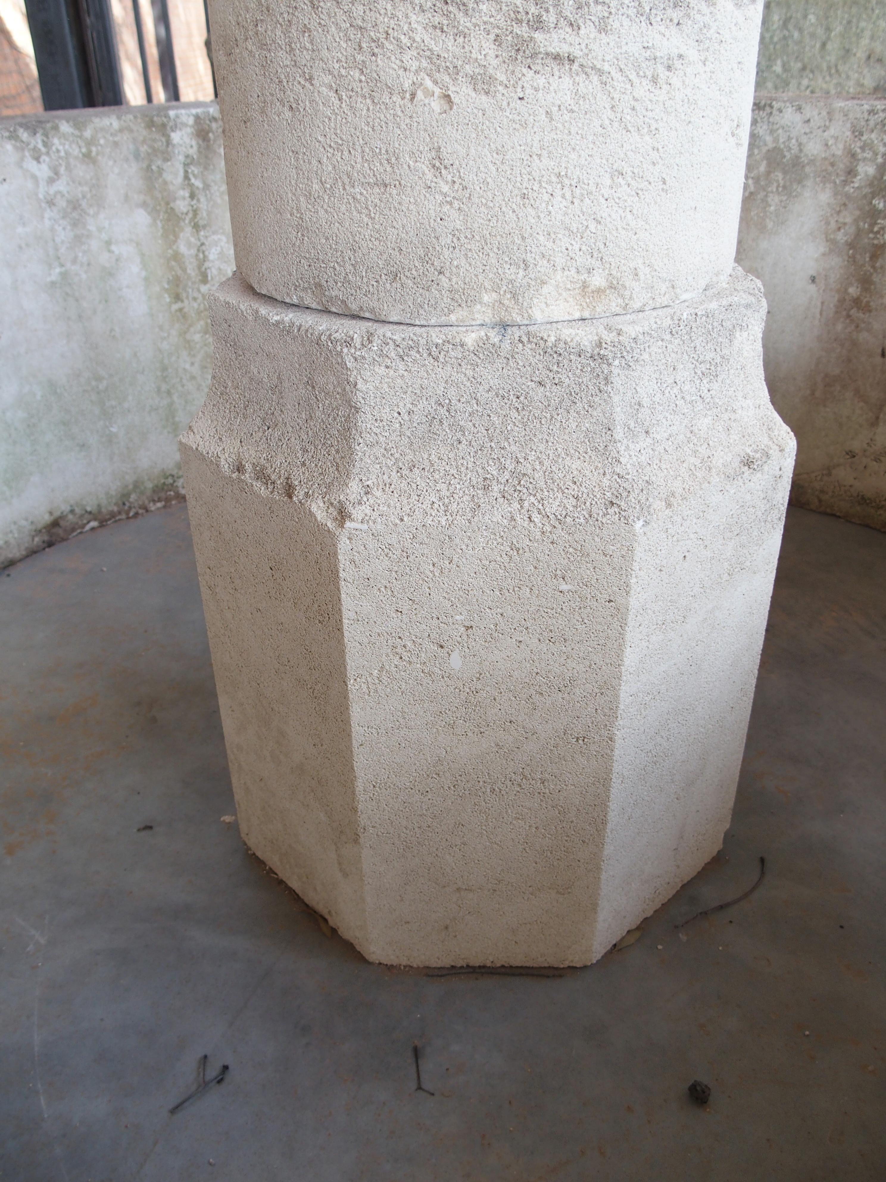 Runder Kalkstein-Mittelbrunnen aus der Provence, Frankreich, Le Mont im Zustand „Gut“ im Angebot in Dallas, TX