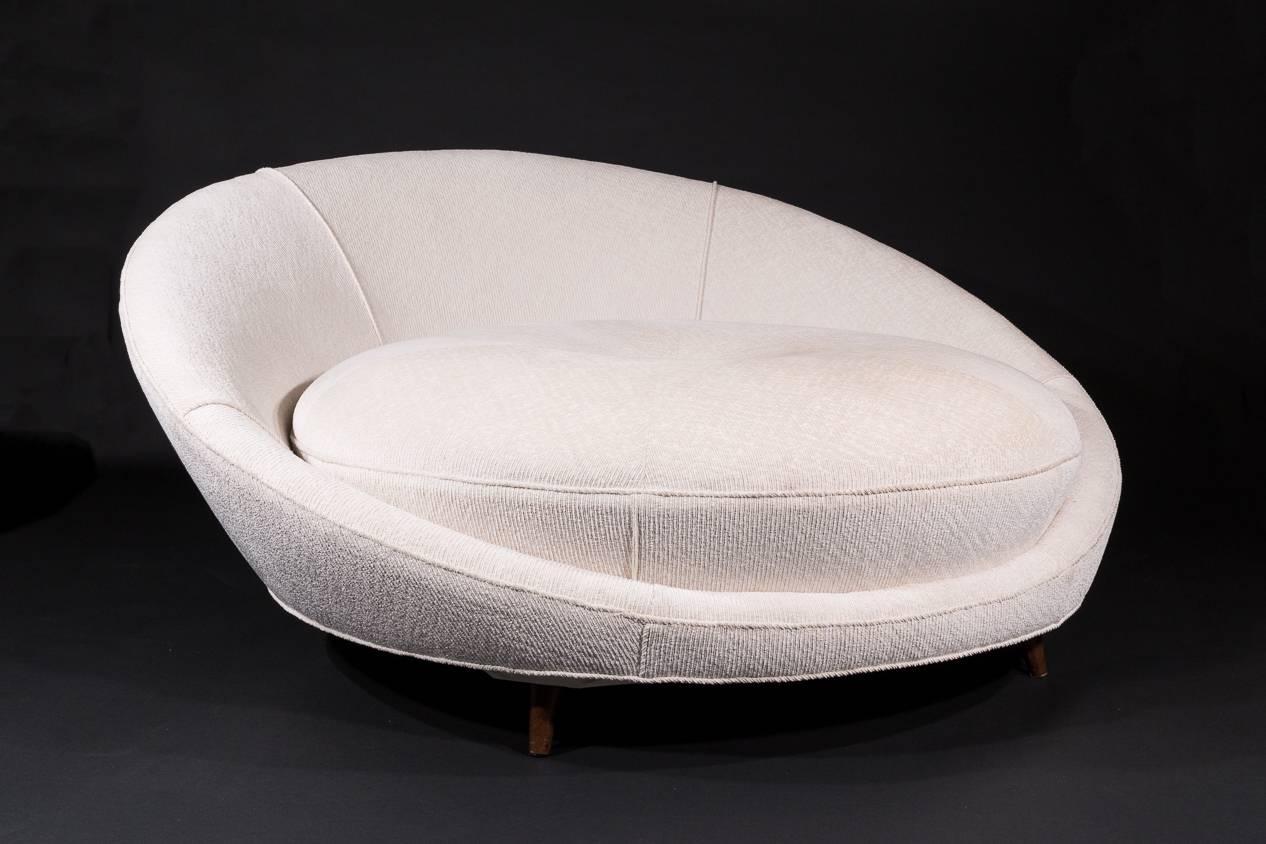 Milo Baughman Round Chaise Lounge, Circular Sofa, circa 1960 In Excellent Condition In New York, NY