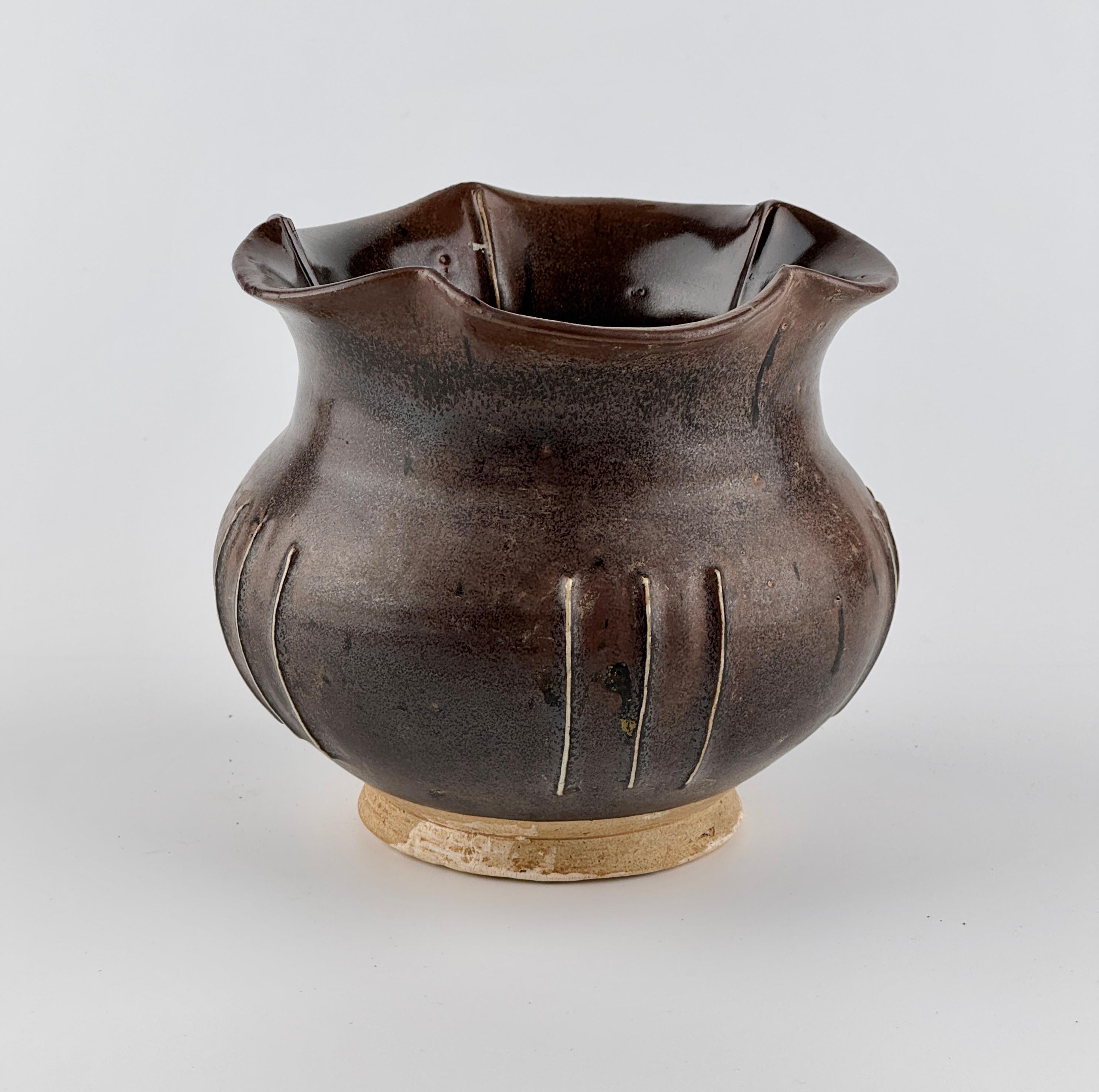 A Cizhou Blackish Brown Glazed Stoneware Foliate Jar, Northern Song Dynasty For Sale 5
