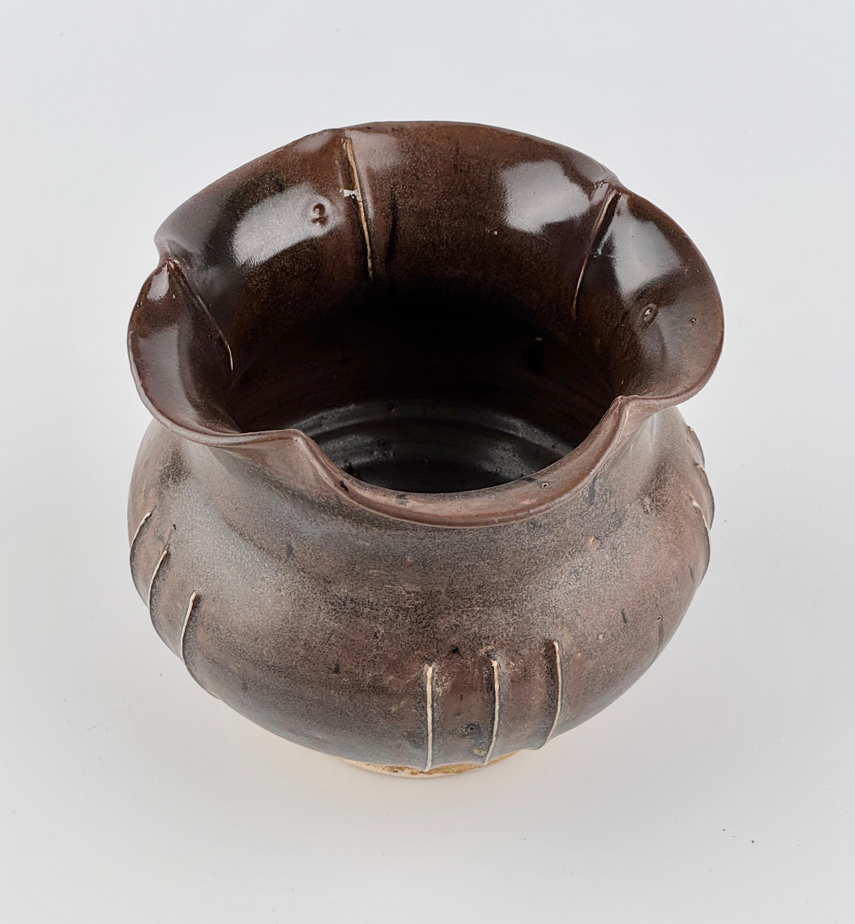 A Cizhou Blackish Brown Glazed Stoneware Foliate Jar, Northern Song Dynasty For Sale 2