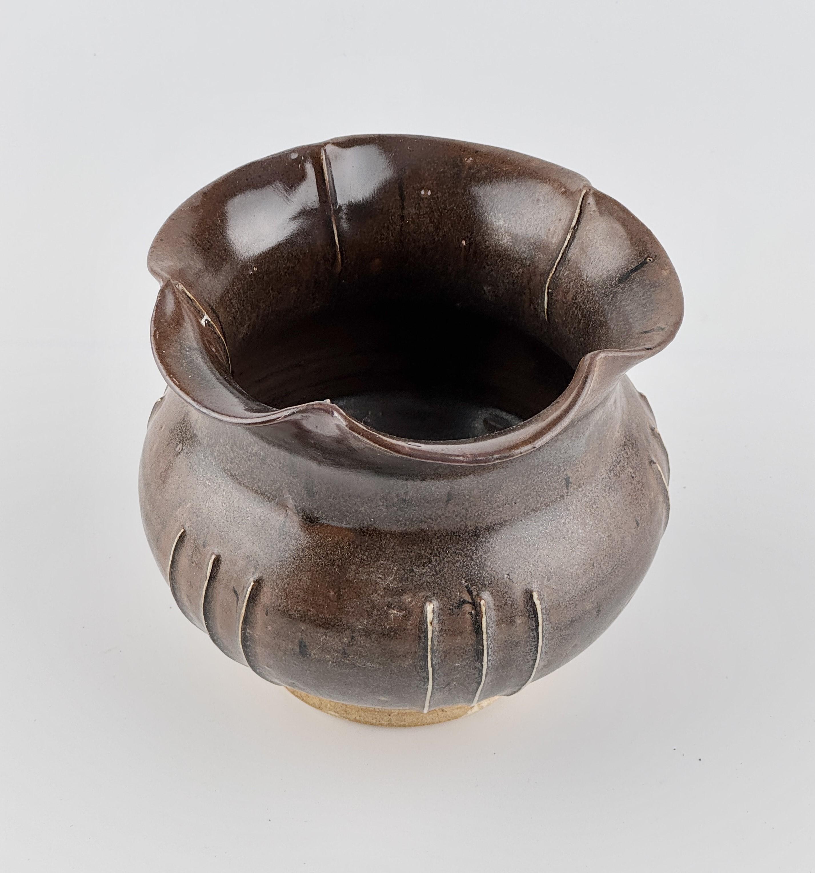 A Cizhou Blackish Brown Glazed Stoneware Foliate Jar, Northern Song Dynasty For Sale 3