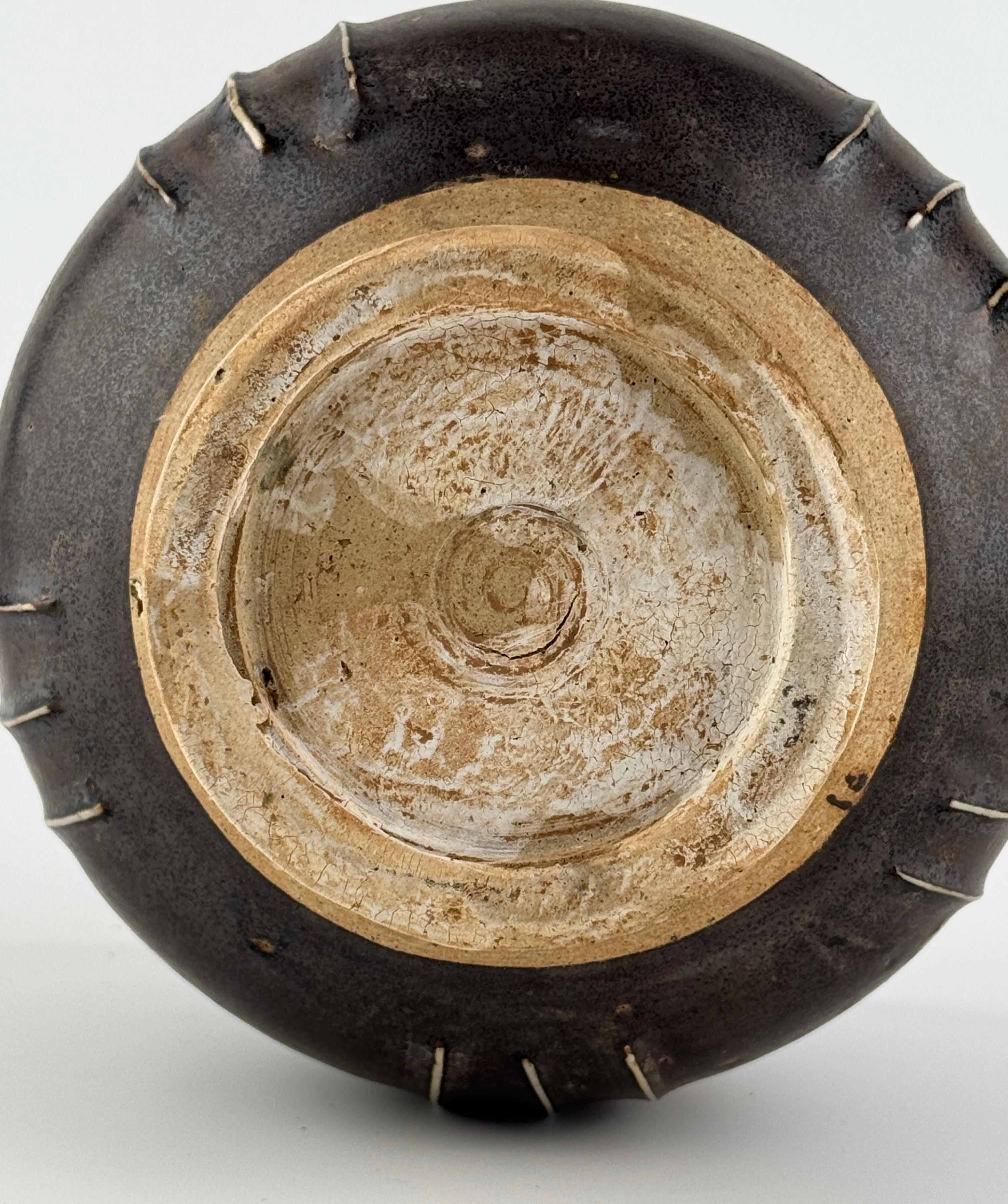 A Cizhou Blackish Brown Glazed Stoneware Foliate Jar, Northern Song Dynasty For Sale 4