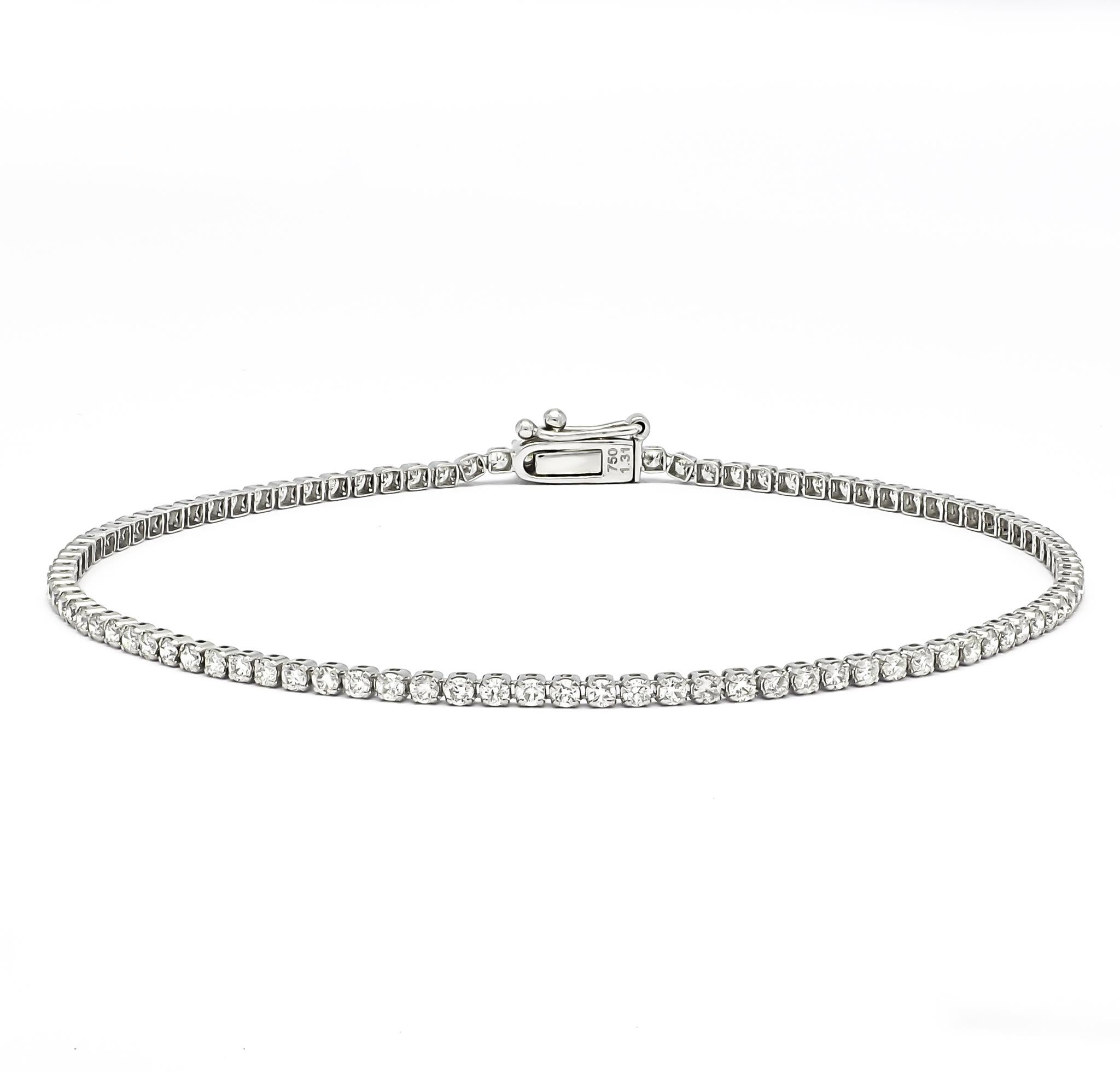 Classic 1.50ct Four Prong Tennis Bracelet in 18k White Gold Natural Diamonds In New Condition For Sale In Antwerpen, BE