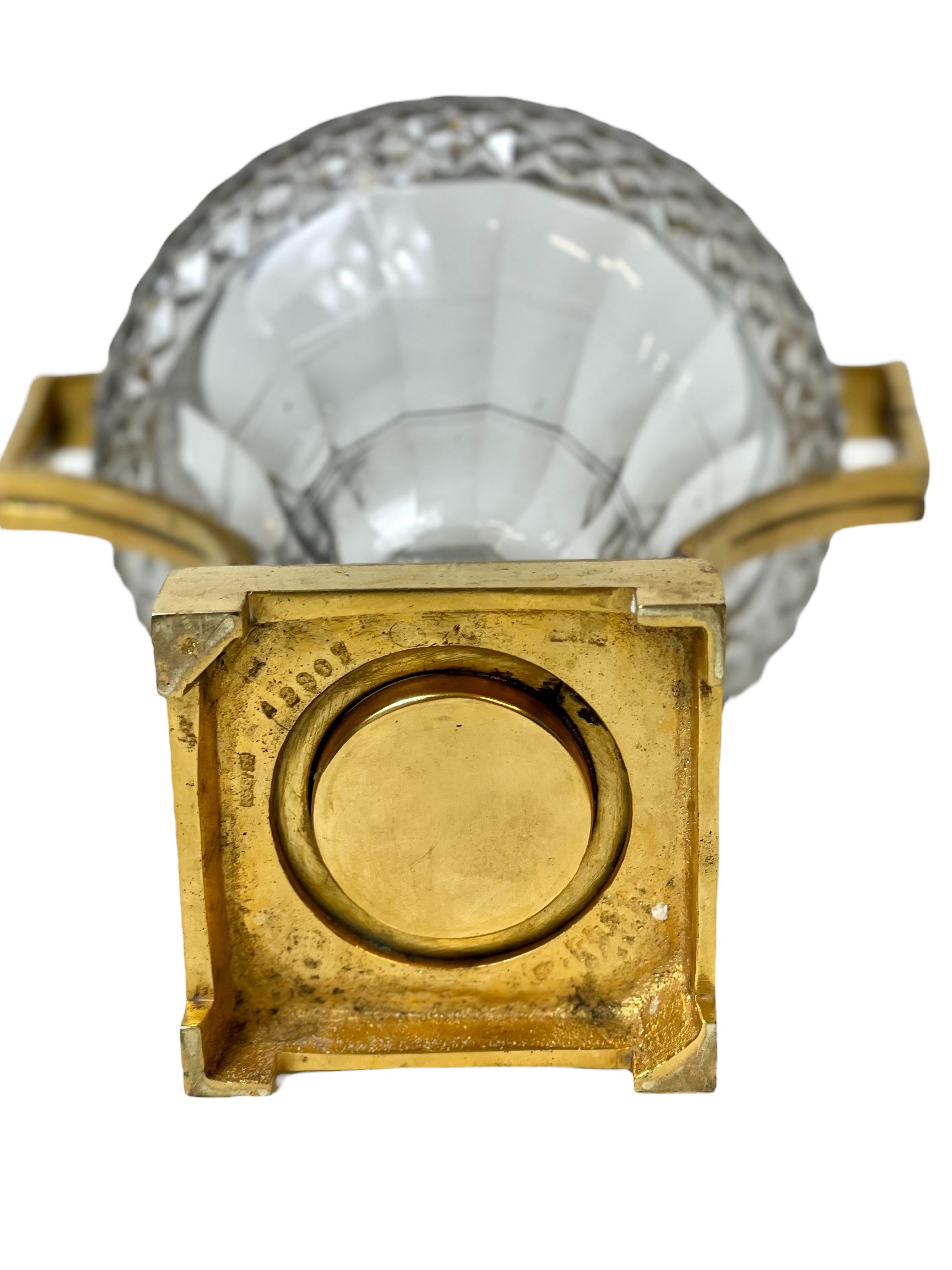 Français Vase en cristal et bronze doré de Boin-Taburet en vente