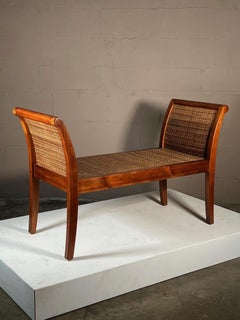 Banc classique et ancien de style classique