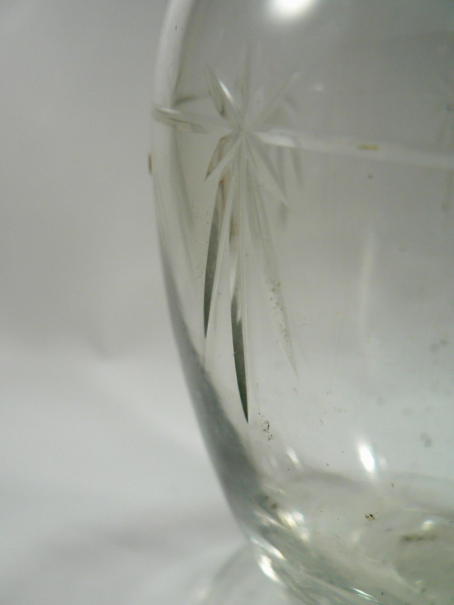 Klassische Wasserkaraffe aus geblasenem und geschliffenem Glas - Frankreich, 19. Jahrhundert. im Zustand „Gut“ im Angebot in SOTTEVILLE-LÈS-ROUEN, FR
