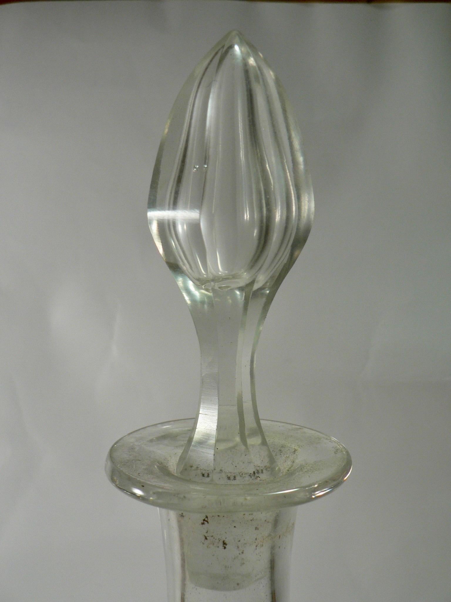 Klassische Wasserkaraffe aus geblasenem und geschliffenem Glas - Frankreich, 19. Jahrhundert. (Geblasenes Glas) im Angebot