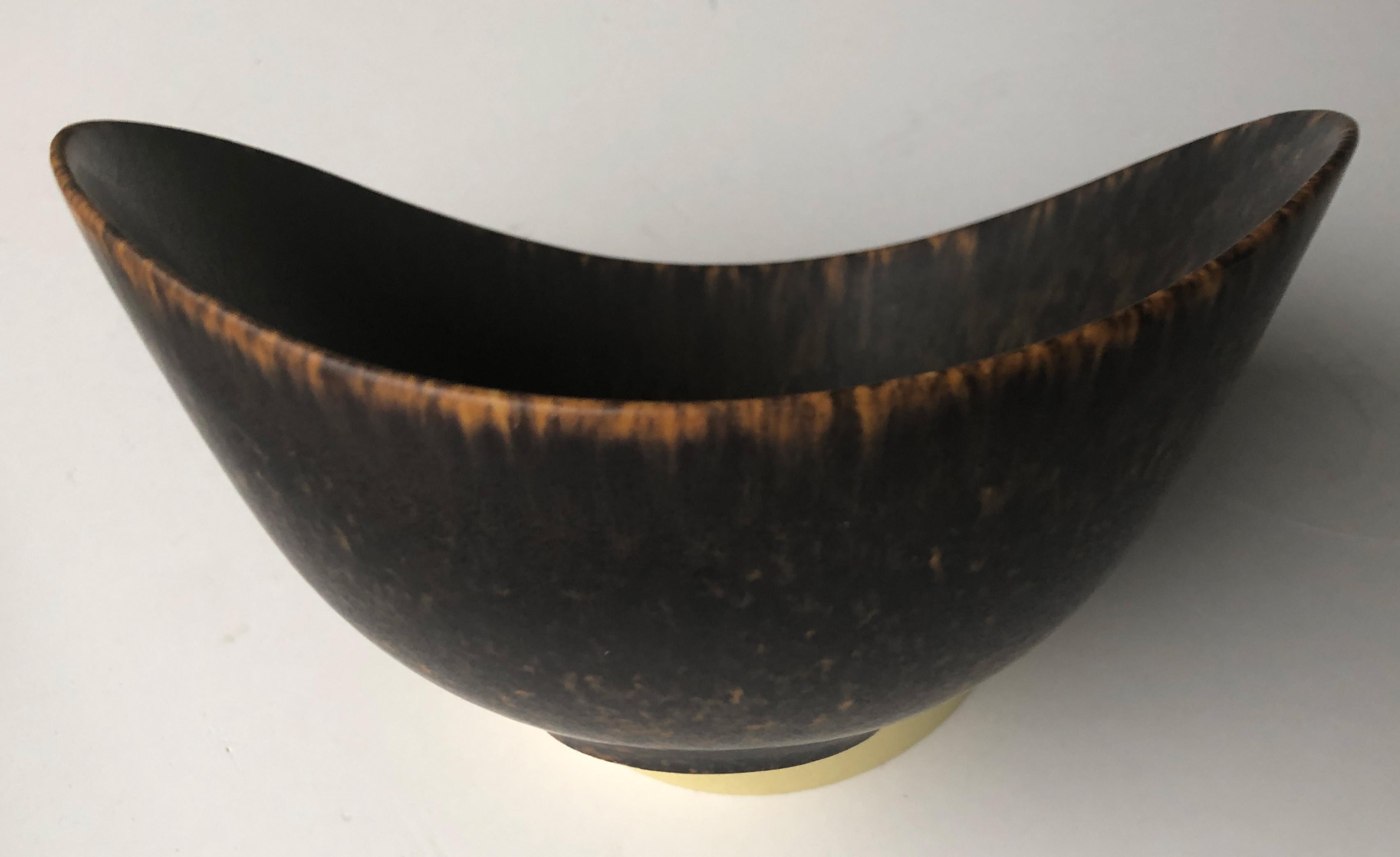 A Classic Brown and Beige-glazed Gunnar Nylund Bowl, Stoneware, Sweden, 1940s In Good Condition In Stockholm, SE