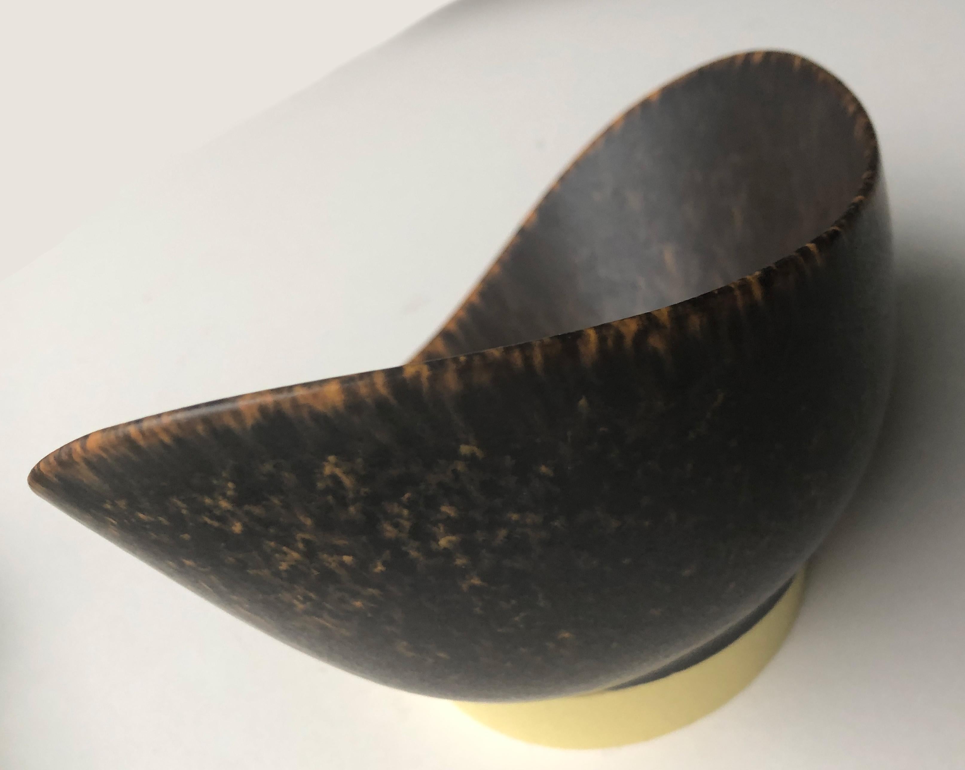 A Classic Brown and Beige-glazed Gunnar Nylund Bowl, Stoneware, Sweden, 1940s For Sale 1