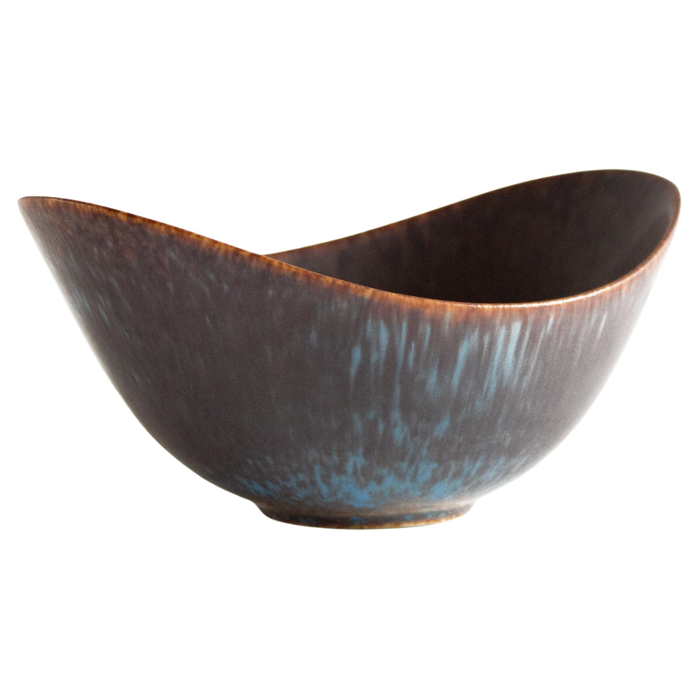 A Classic Elegant "Aro" ceramic bowl by Gunnar Nylund, Rorstrand, Sweden, 1960s For Sale