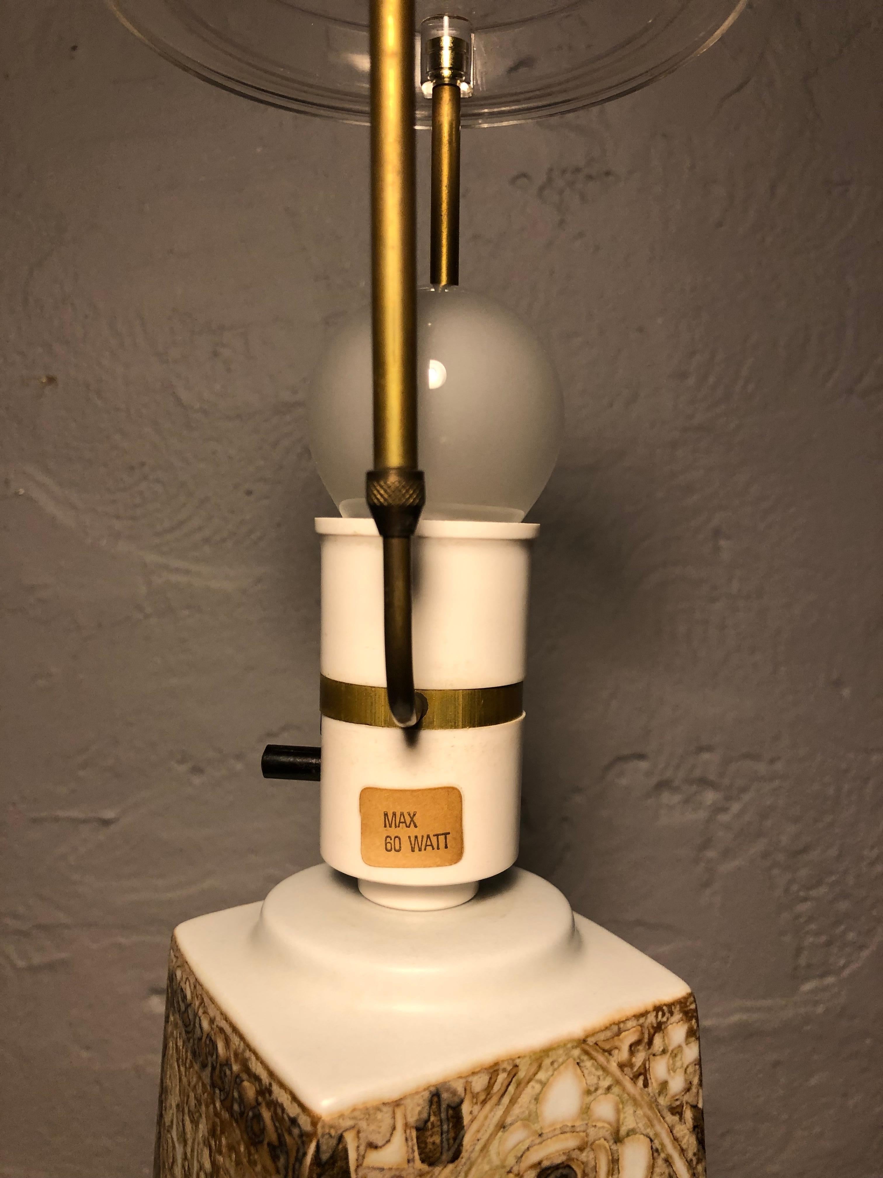 Eine klassische Keramik-Tischlampe aus der Mitte des Jahrhunderts von Nils Thorssen für Fog And Mørup  im Angebot 3