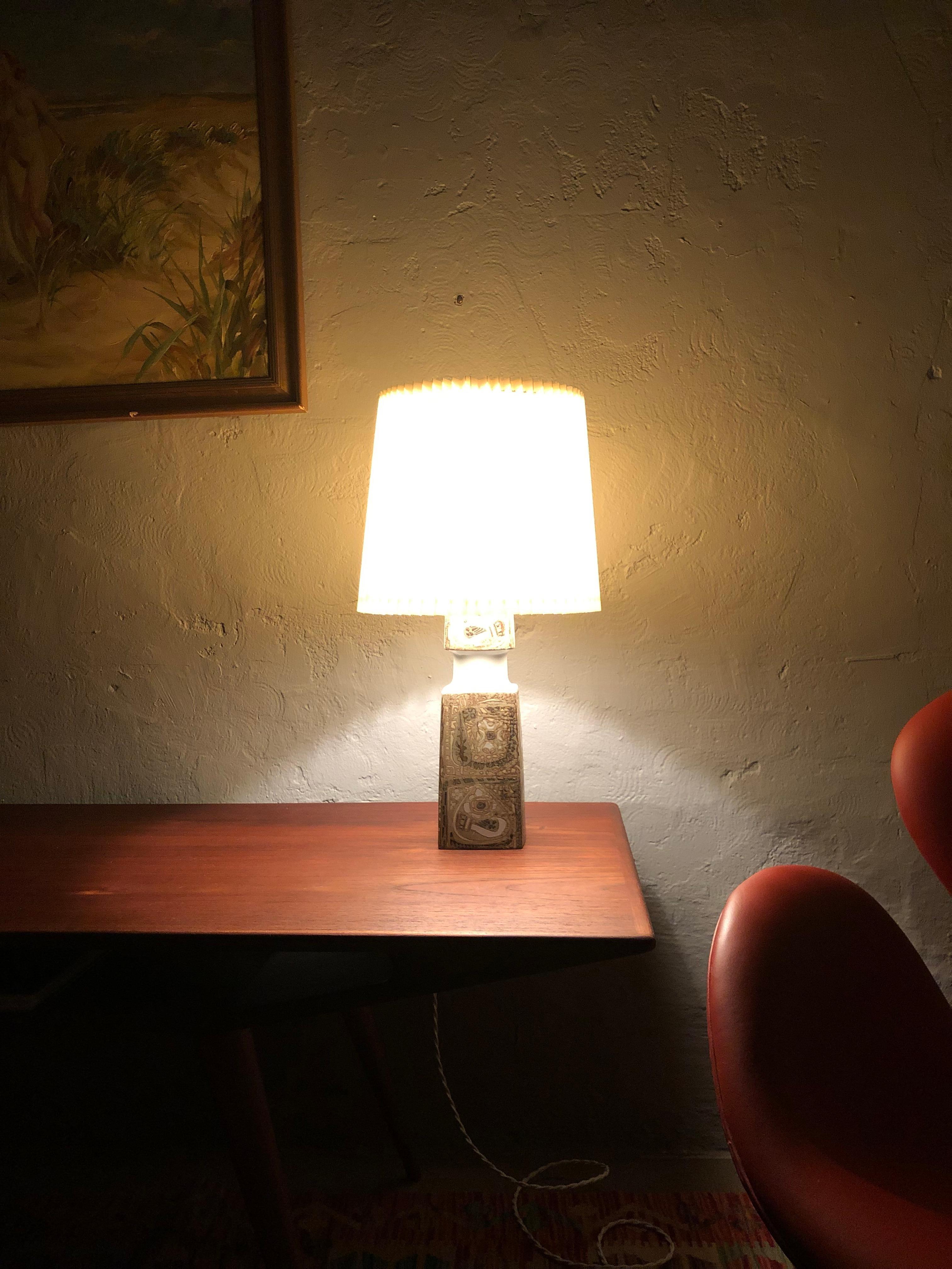 A Classic Mid Century Ceramic Table Lamp By Nils Thorssen For Fog And Mørup  For Sale 4