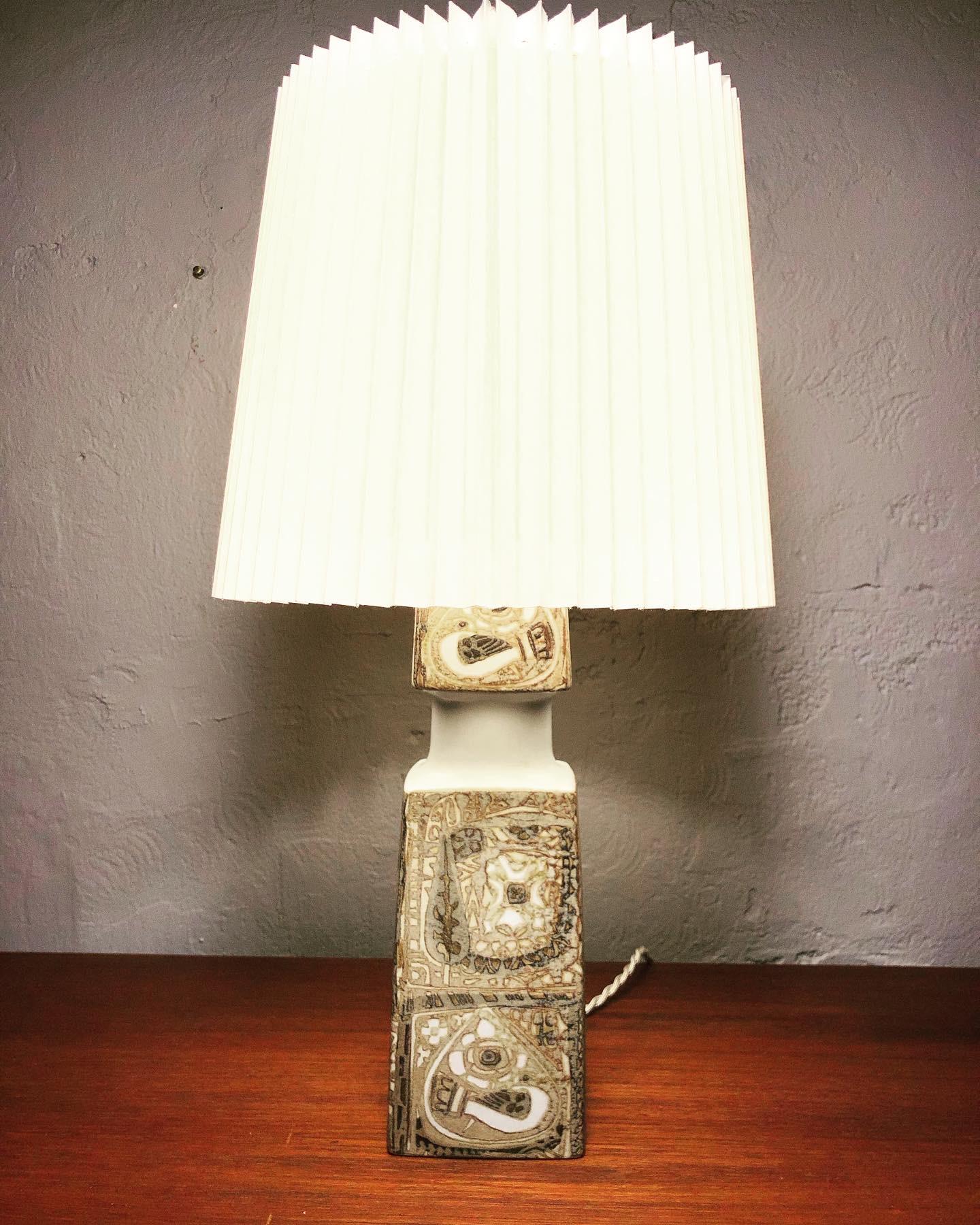 Danish A Classic Mid Century Ceramic Table Lamp By Nils Thorssen For Fog And Mørup  For Sale