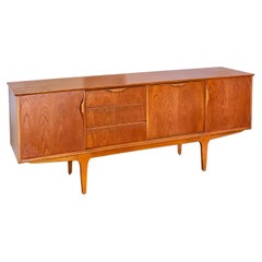 Ein klassisches Sideboard aus Teakholz aus der Mitte des Jahrhunderts, um 1960