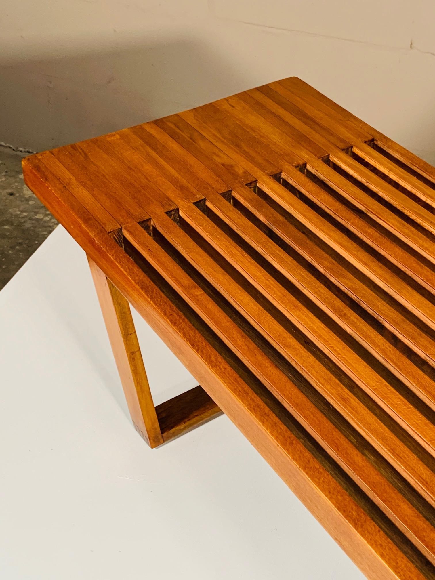 Classic Midcentury Slat Bench In Good Condition In St.Petersburg, FL