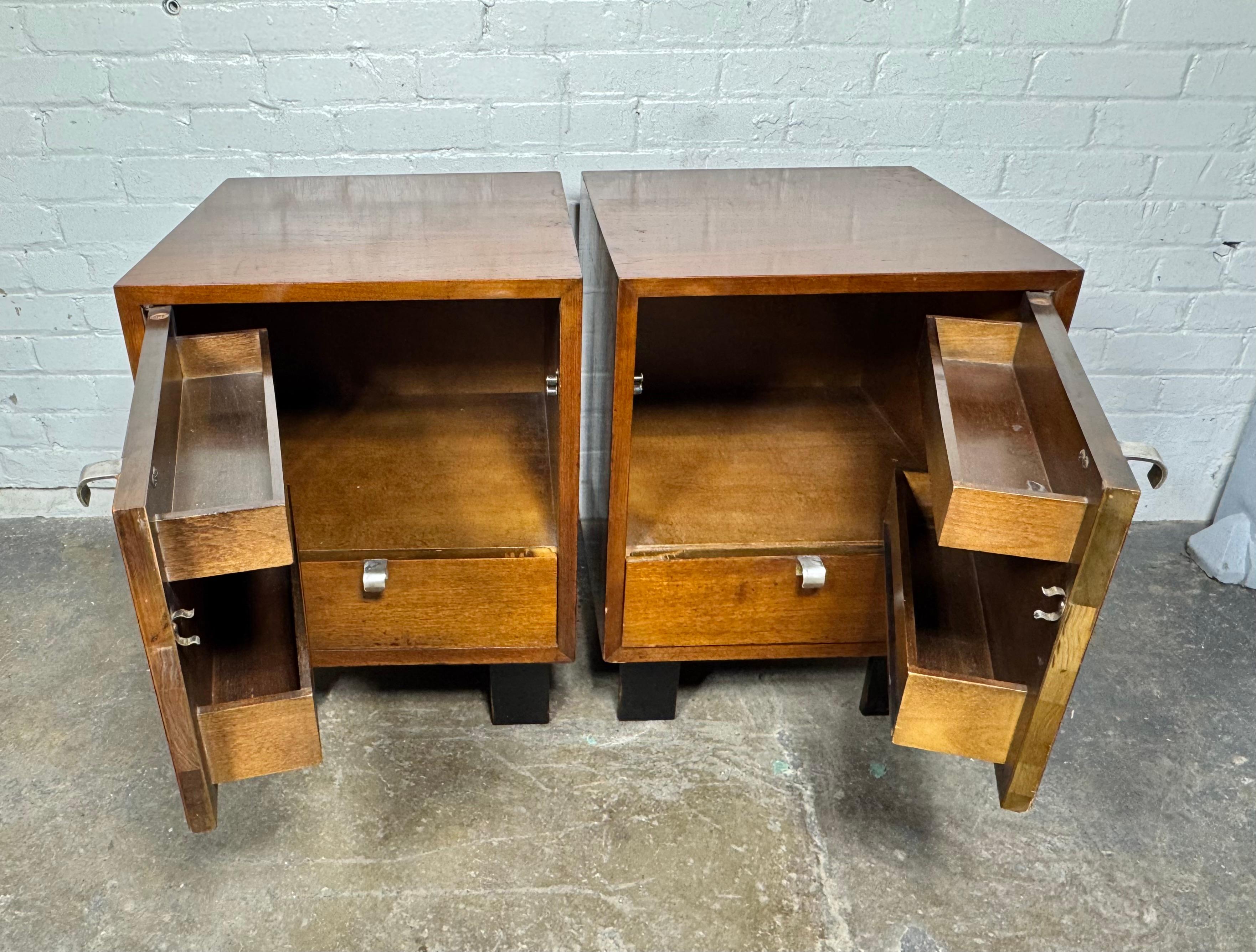 Mid-Century moderno Una classica coppia di comodini George Nelson Herman Miller Serie Basic anni '50 in vendita