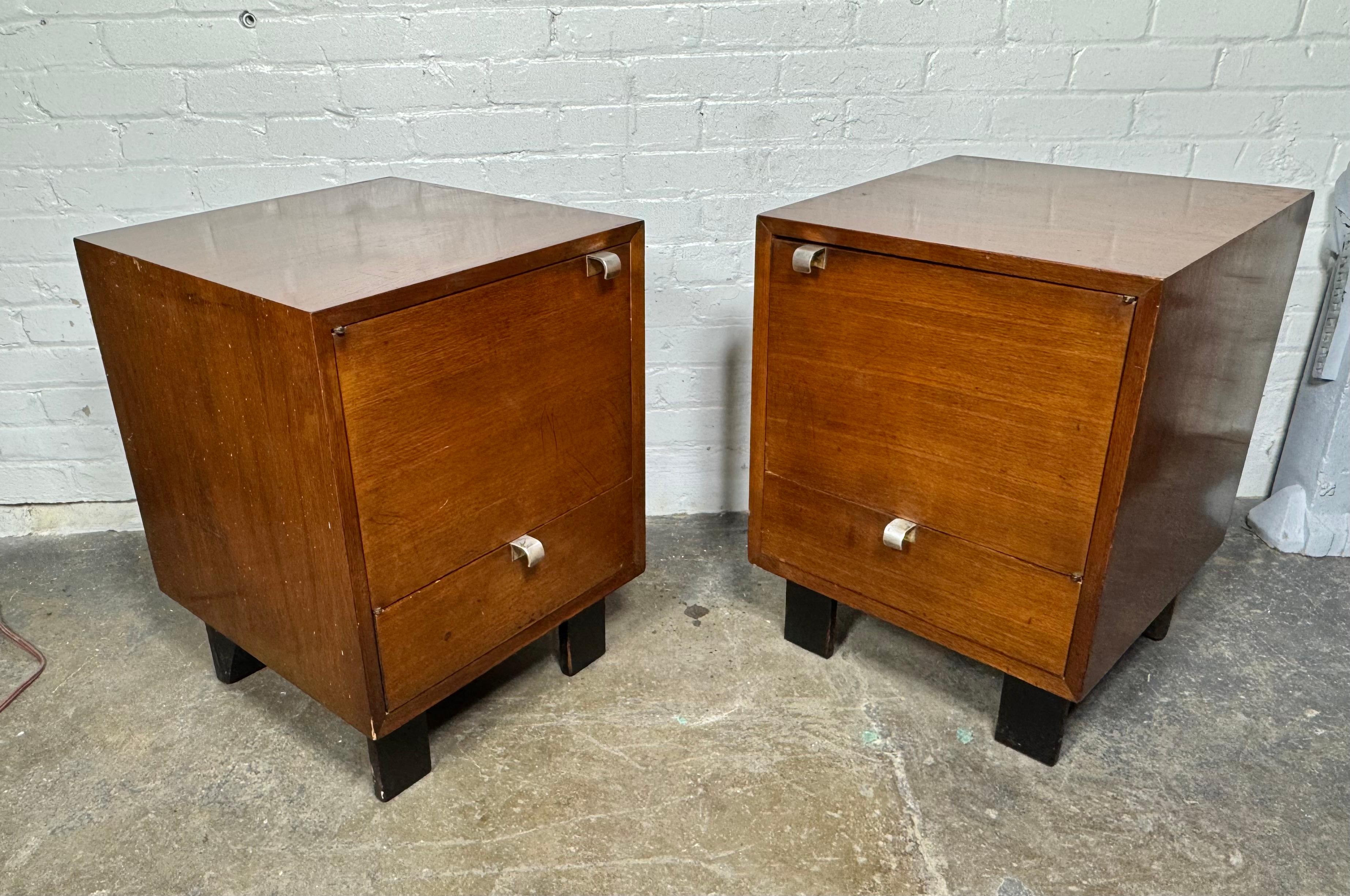 Una classica coppia di comodini George Nelson Herman Miller Serie Basic anni '50 In condizioni buone in vendita a Buffalo, NY