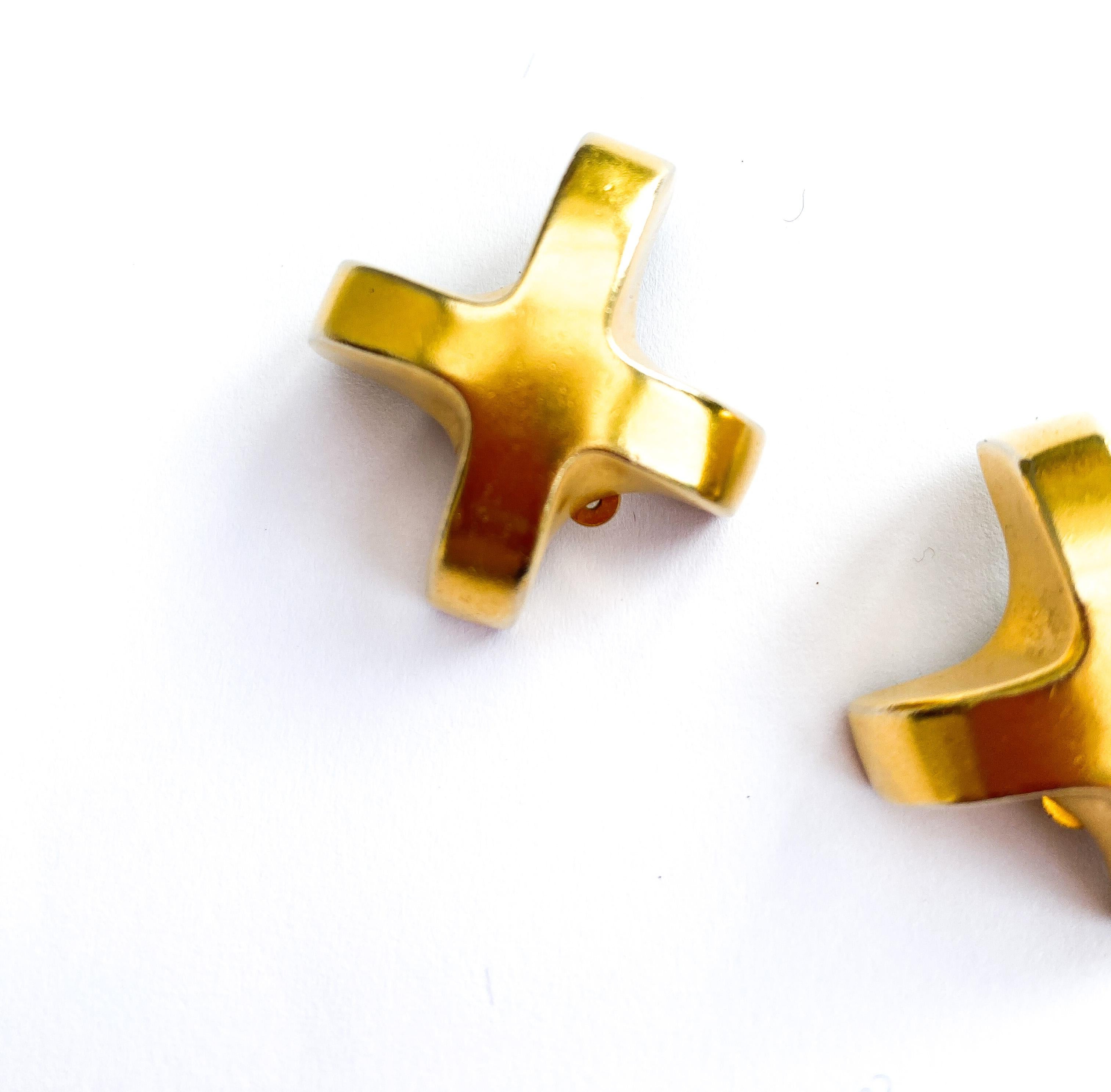 These are very classic Robert Lee Morris earrings - his iconic cross motif which appeared throughout all his jewellery, appearing on bracelets, pendants and earrings. Dipped in his characteristic warm gold plate, they give a soft and subtle sheen