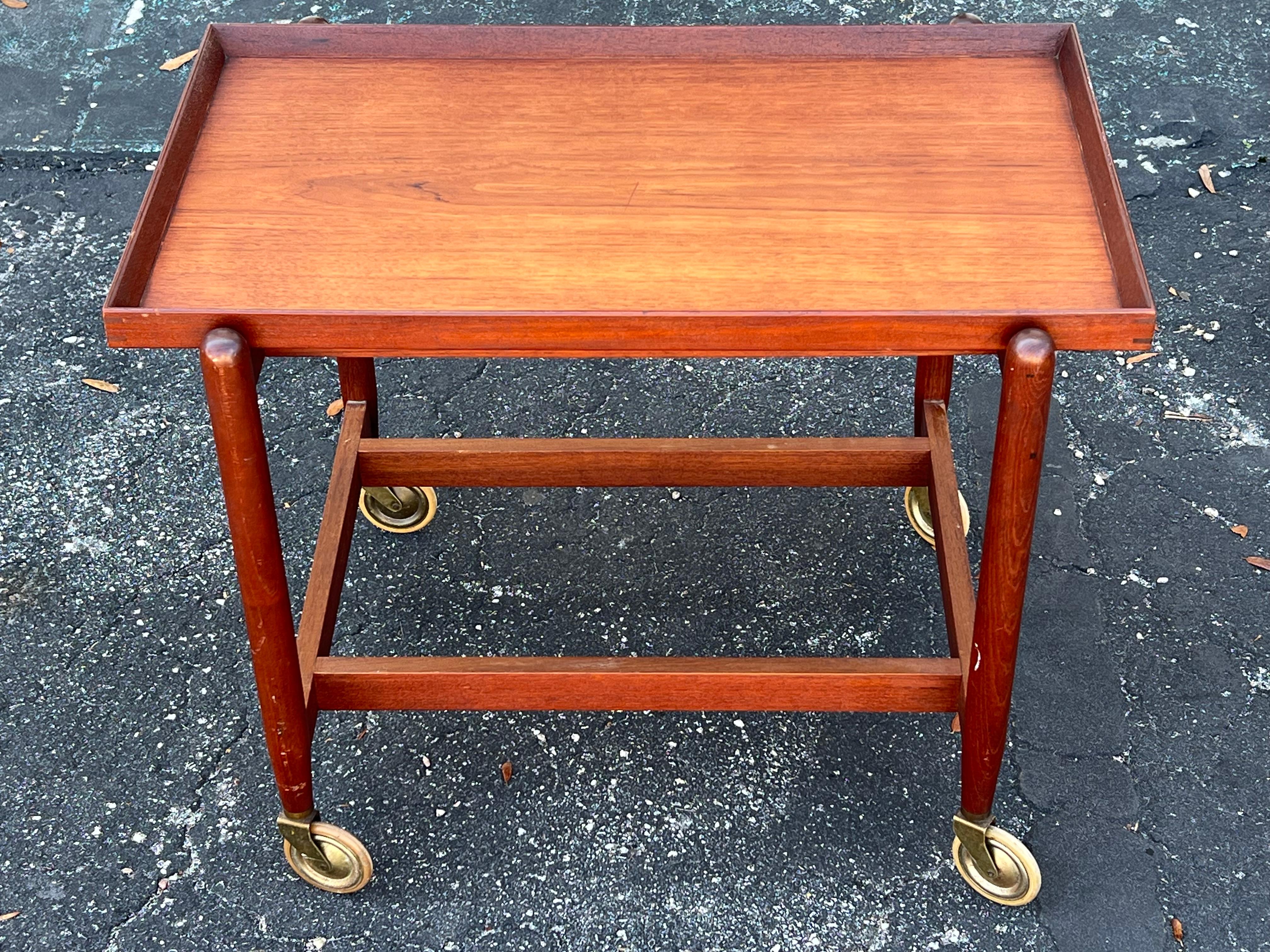 Chariot de bar classique en teck de Poul Hundevad avec une superbe Patina Ca' 1960's en vente 8