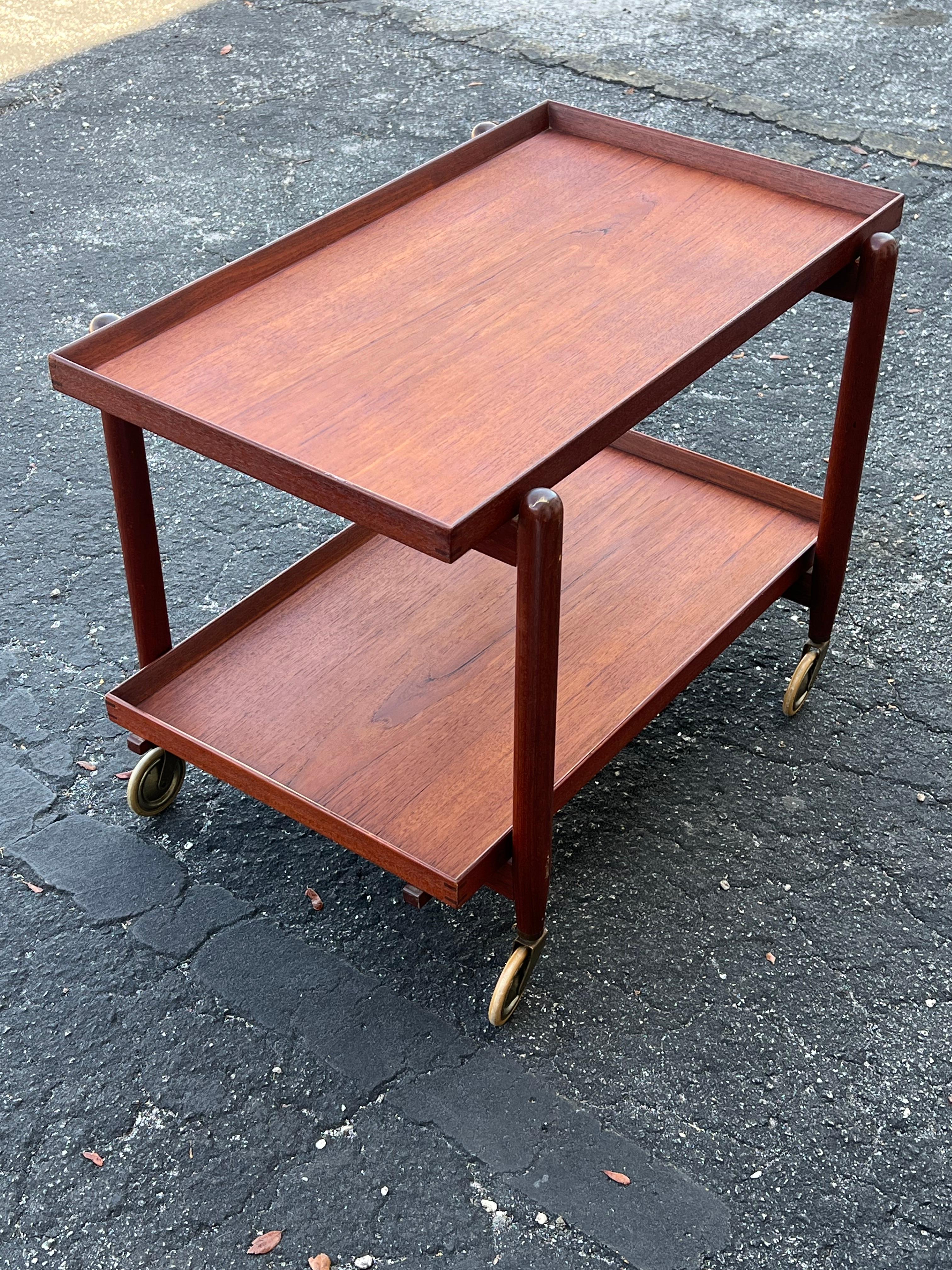 Mid-Century Modern Chariot de bar classique en teck de Poul Hundevad avec une superbe Patina Ca' 1960's en vente
