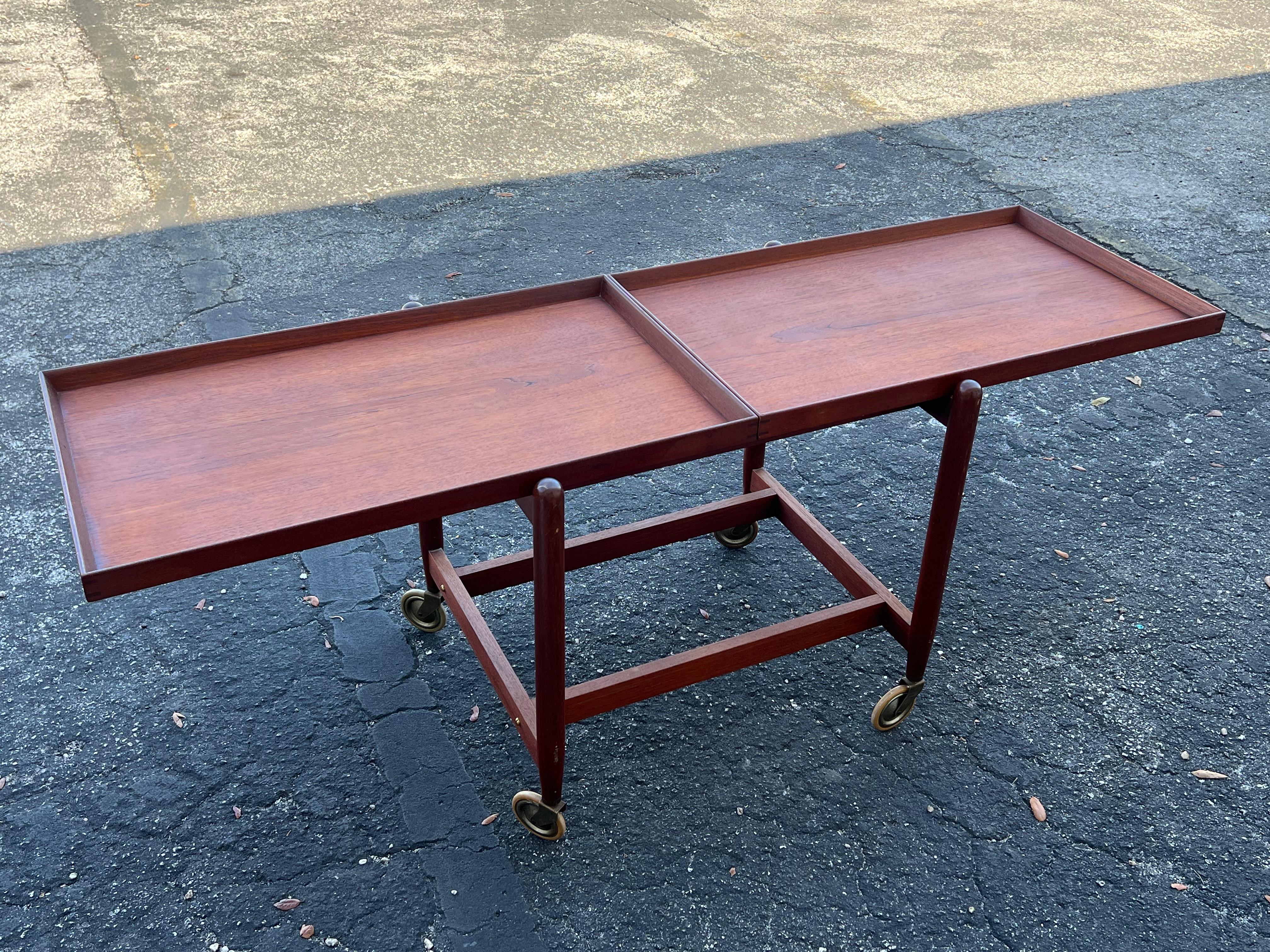 Milieu du XXe siècle Chariot de bar classique en teck de Poul Hundevad avec une superbe Patina Ca' 1960's en vente