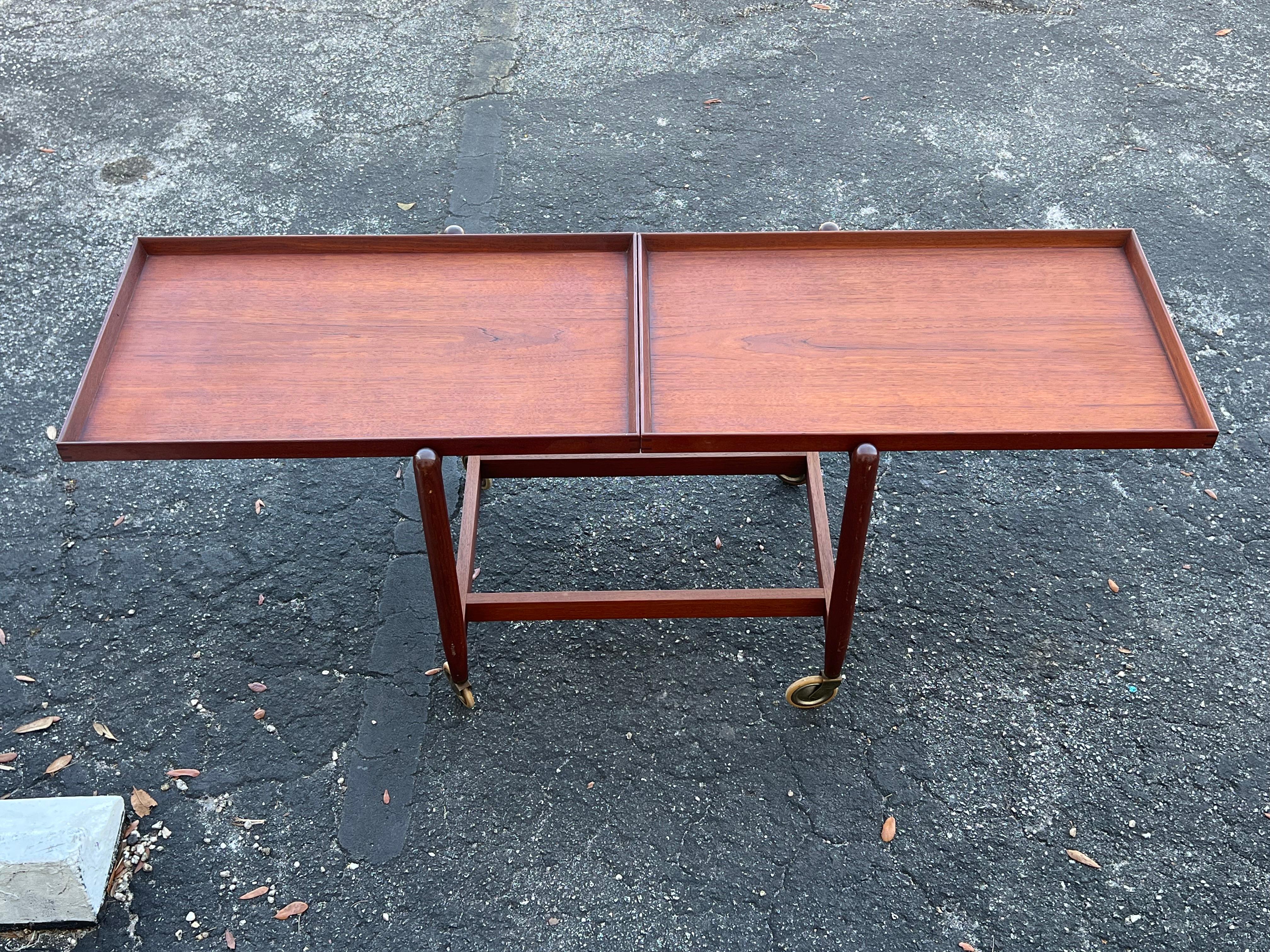 Teck Chariot de bar classique en teck de Poul Hundevad avec une superbe Patina Ca' 1960's en vente