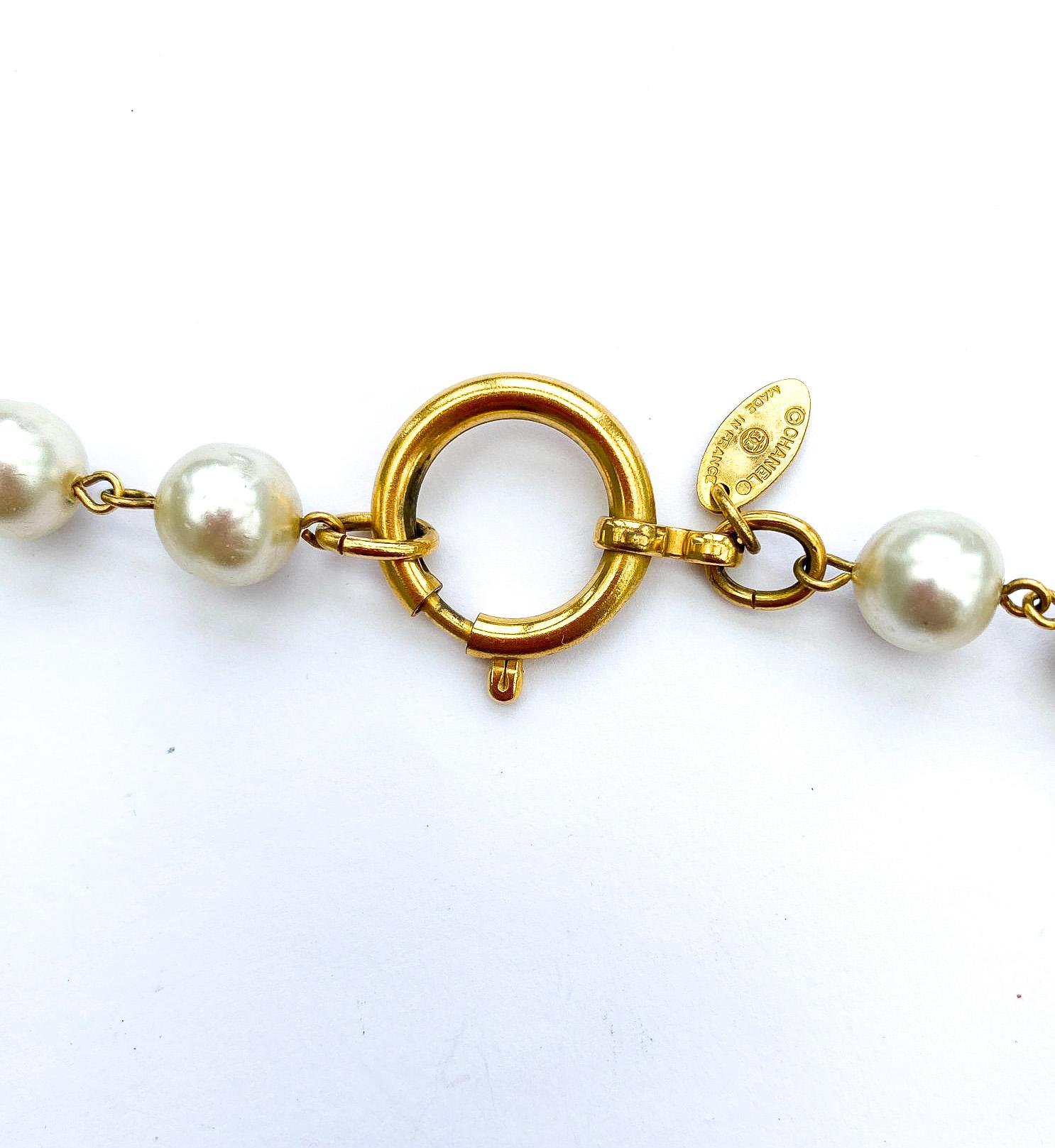 A classic rope of baroque pearls, with medallions/coins, Chanel, Paris 1980s. For Sale 3