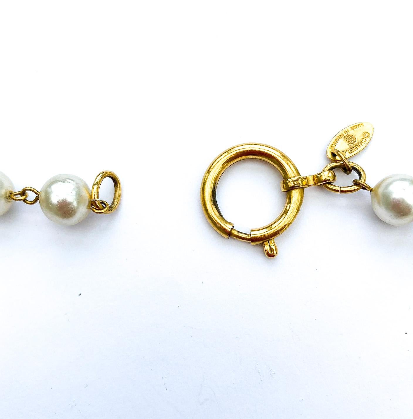 A classic rope of baroque pearls, with medallions/coins, Chanel, Paris 1980s. For Sale 4