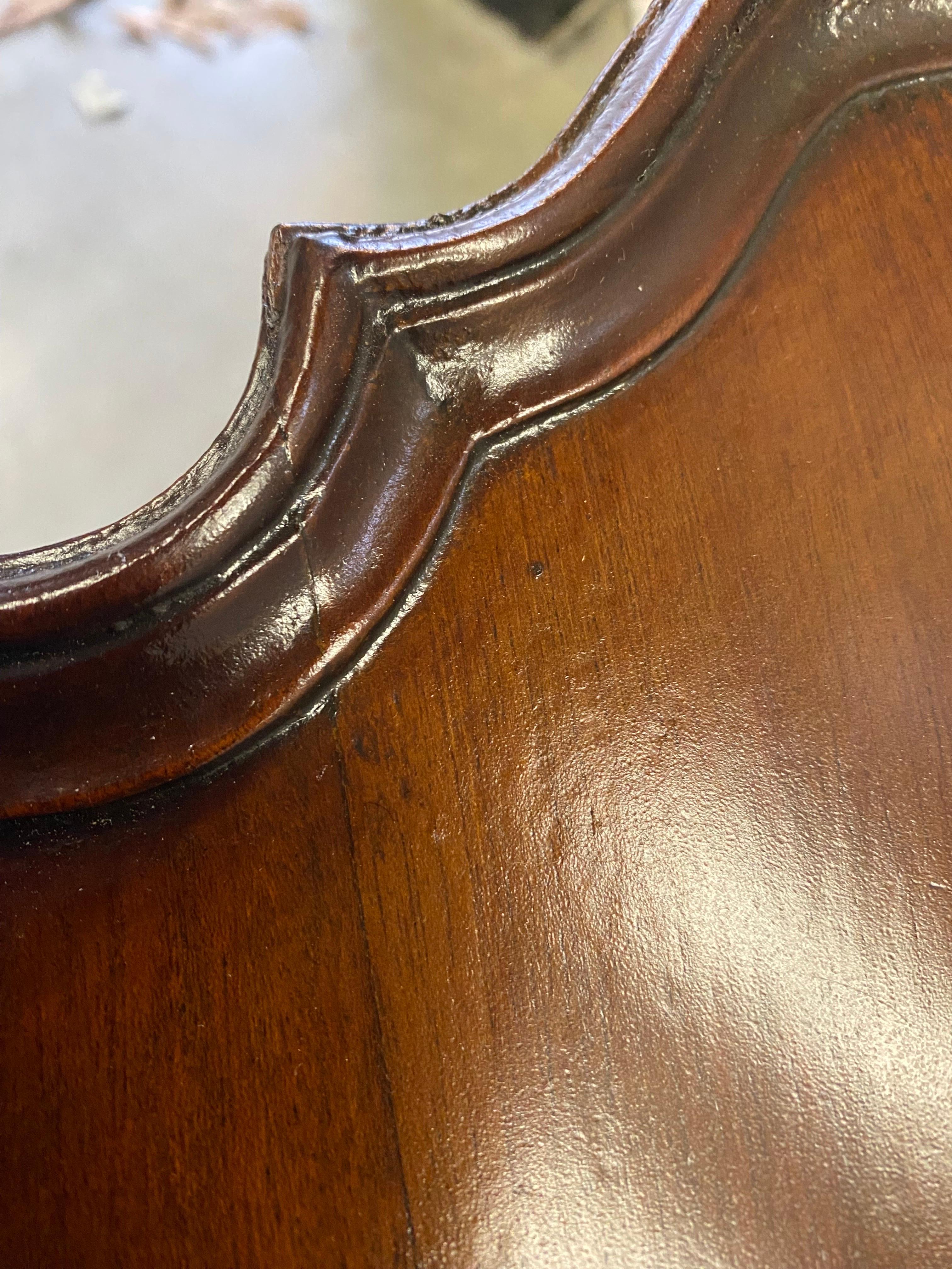 A Classic Solid Mahogany Chippendale Tilt Top Tea Table, Circa 1875 For Sale 6
