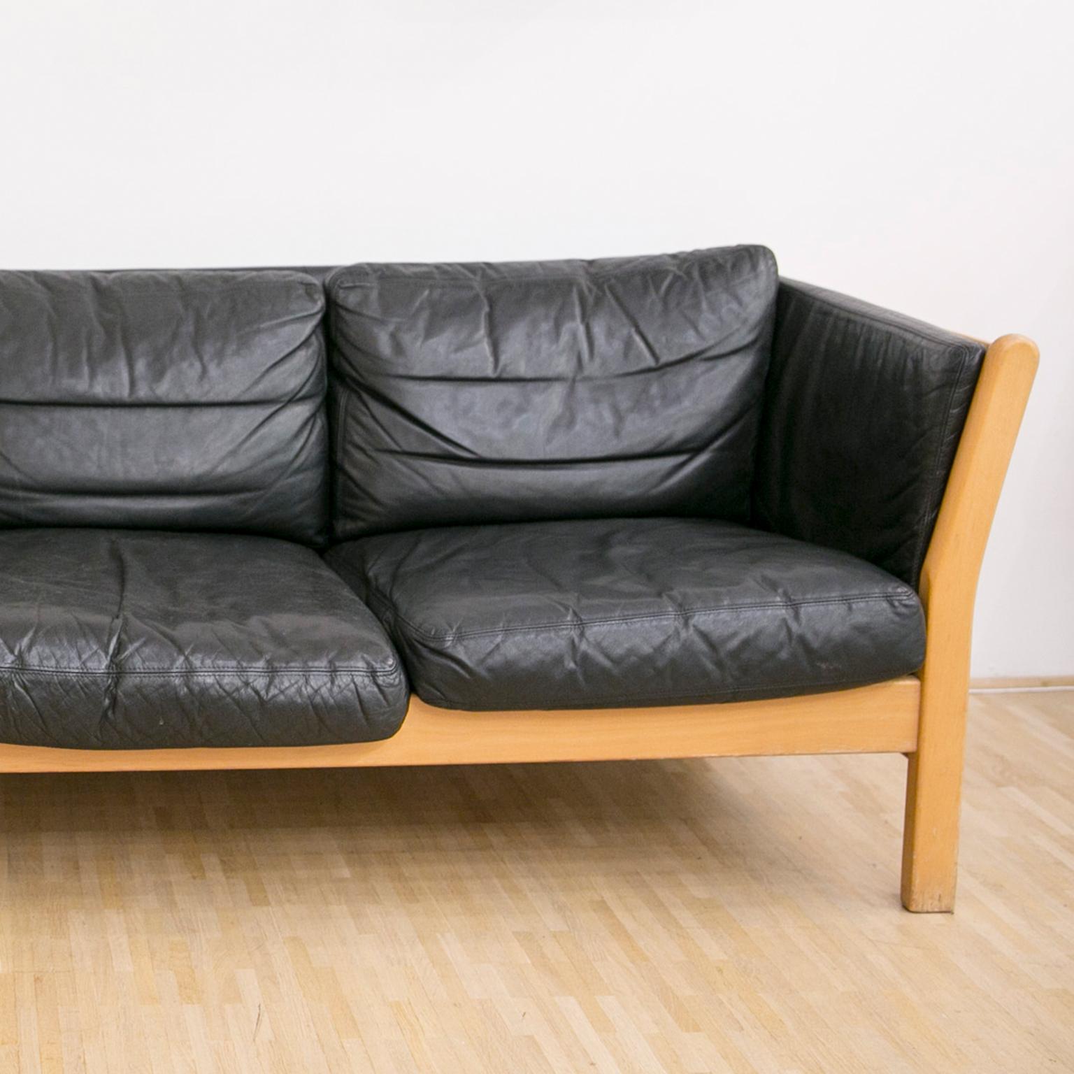 Classic Three-Seat in Black Patinated Leather For Sale 3