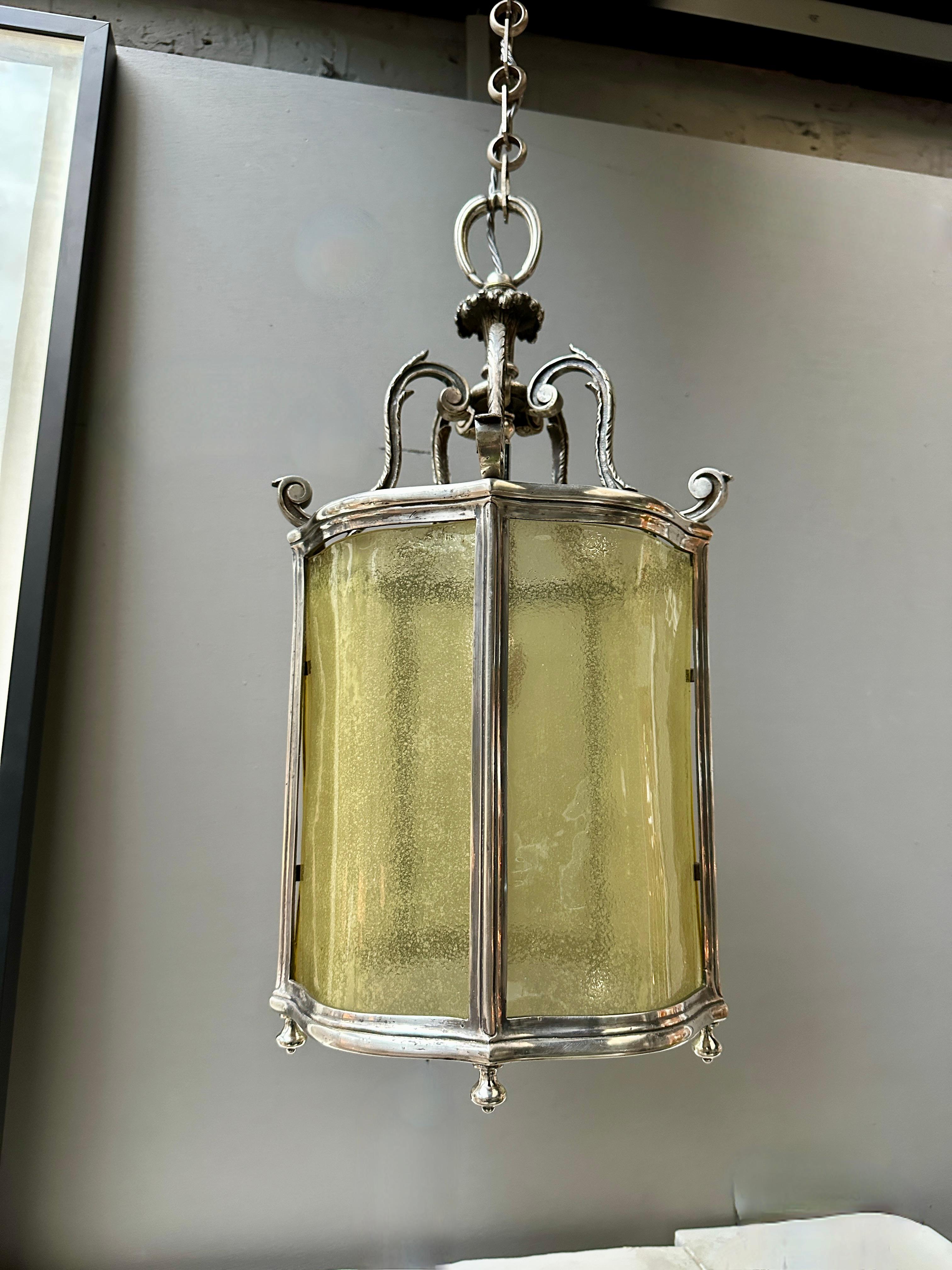 A Classical Nickel And Curved Murano Glass Italian Lantern  For Sale 7