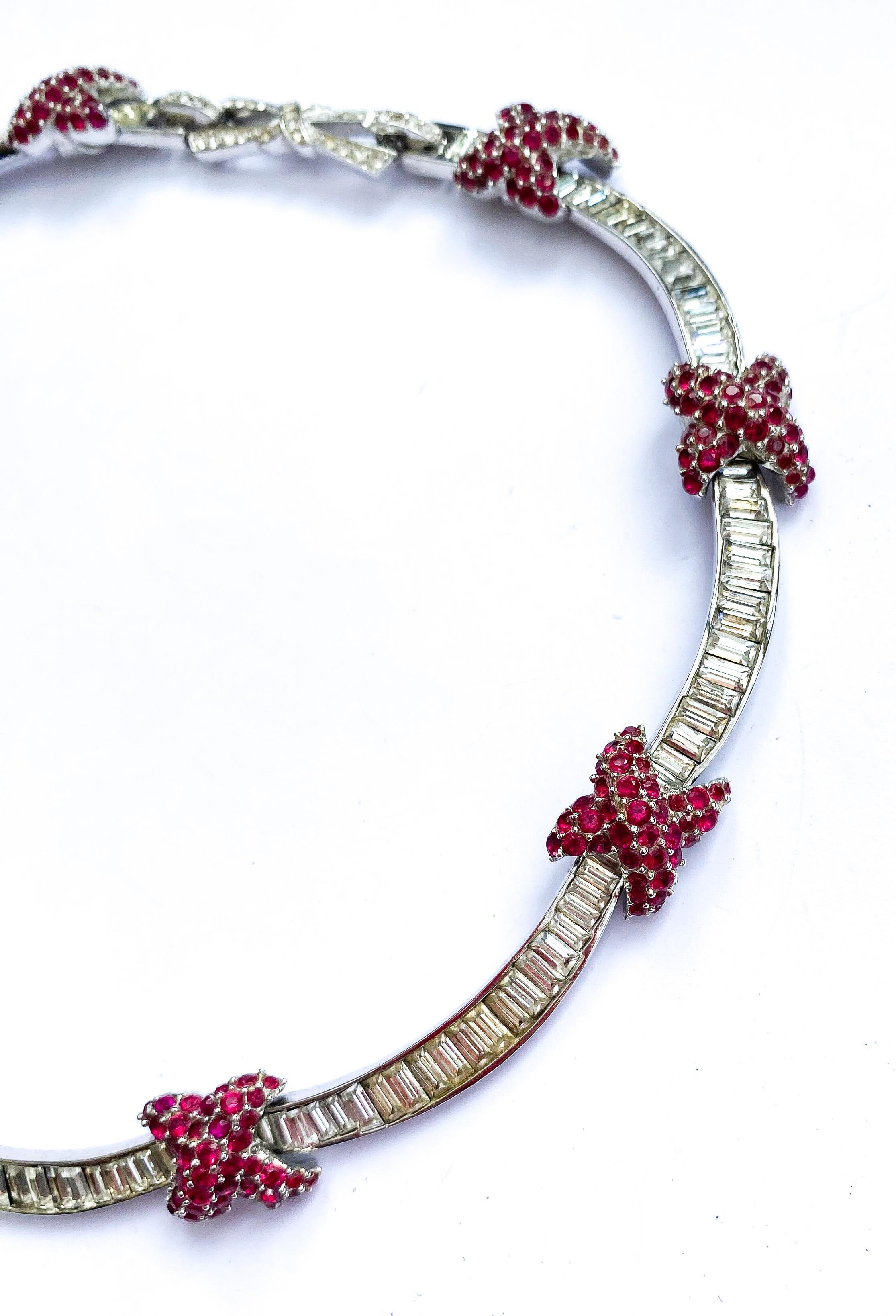 A clear and ruby paste Cartier-style necklace, Marcel Boucher, USA, 1960s In Excellent Condition For Sale In Greyabbey, County Down