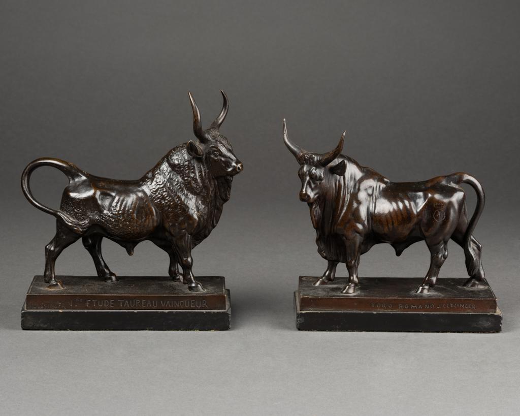 Jean-Baptiste CLÉSINGER (1814-1883, France) : Rare pendants of dark brown nuanced patinated bronze sculptures mounted on black marble bases showing two bulls facing

On pictures :

1- left bull:

Ingraved tittle on face of the base