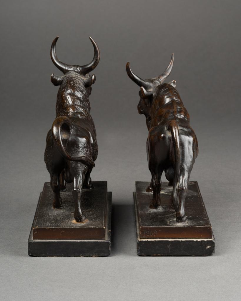Patinated A. Clesinger : Bronze pendants of Roman and Winner bull, end of XIXth c. For Sale