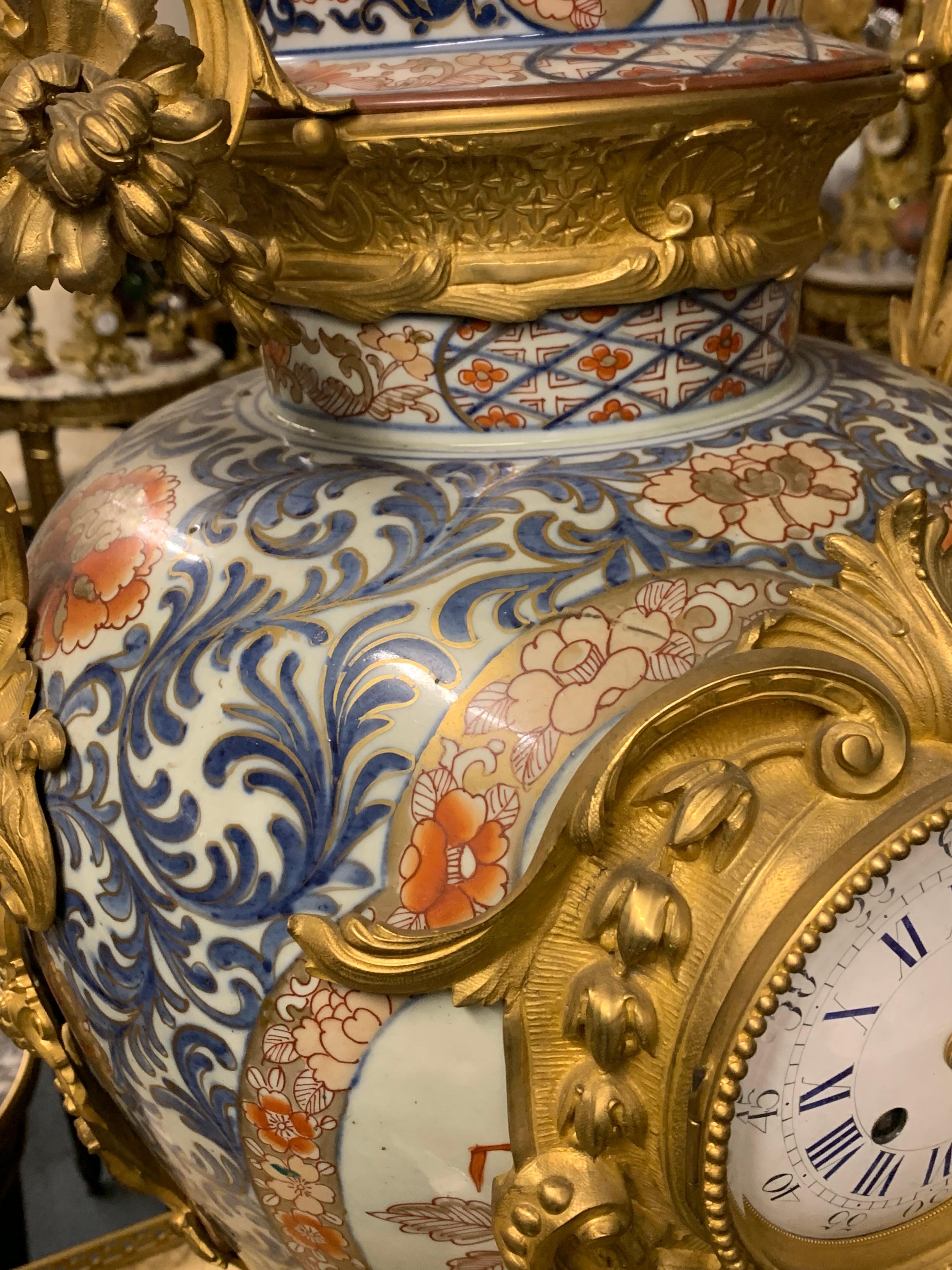 Napoleon III A clock set 3 pieces imari porcelain and bronze For Sale