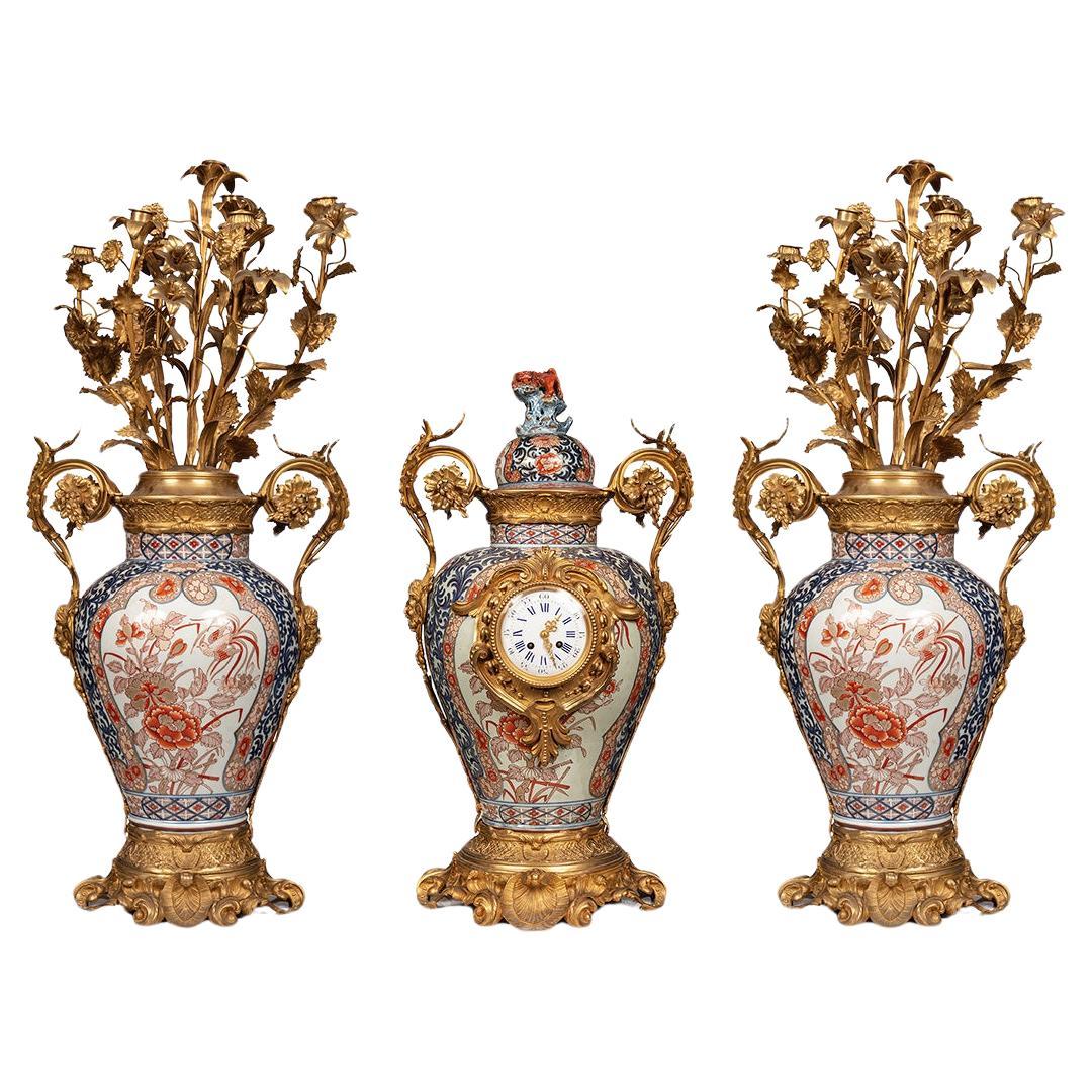 A clock set 3 pieces imari porcelain and bronze For Sale