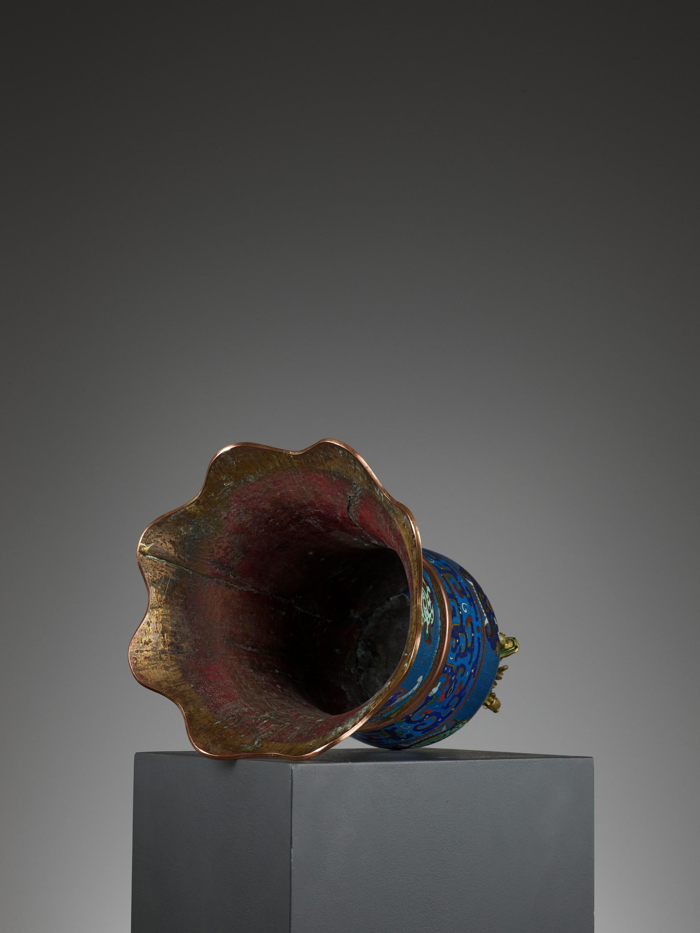 Cloisonné Enamel Bell, China, Qing Dynasty, 18th-19th Century For Sale 4