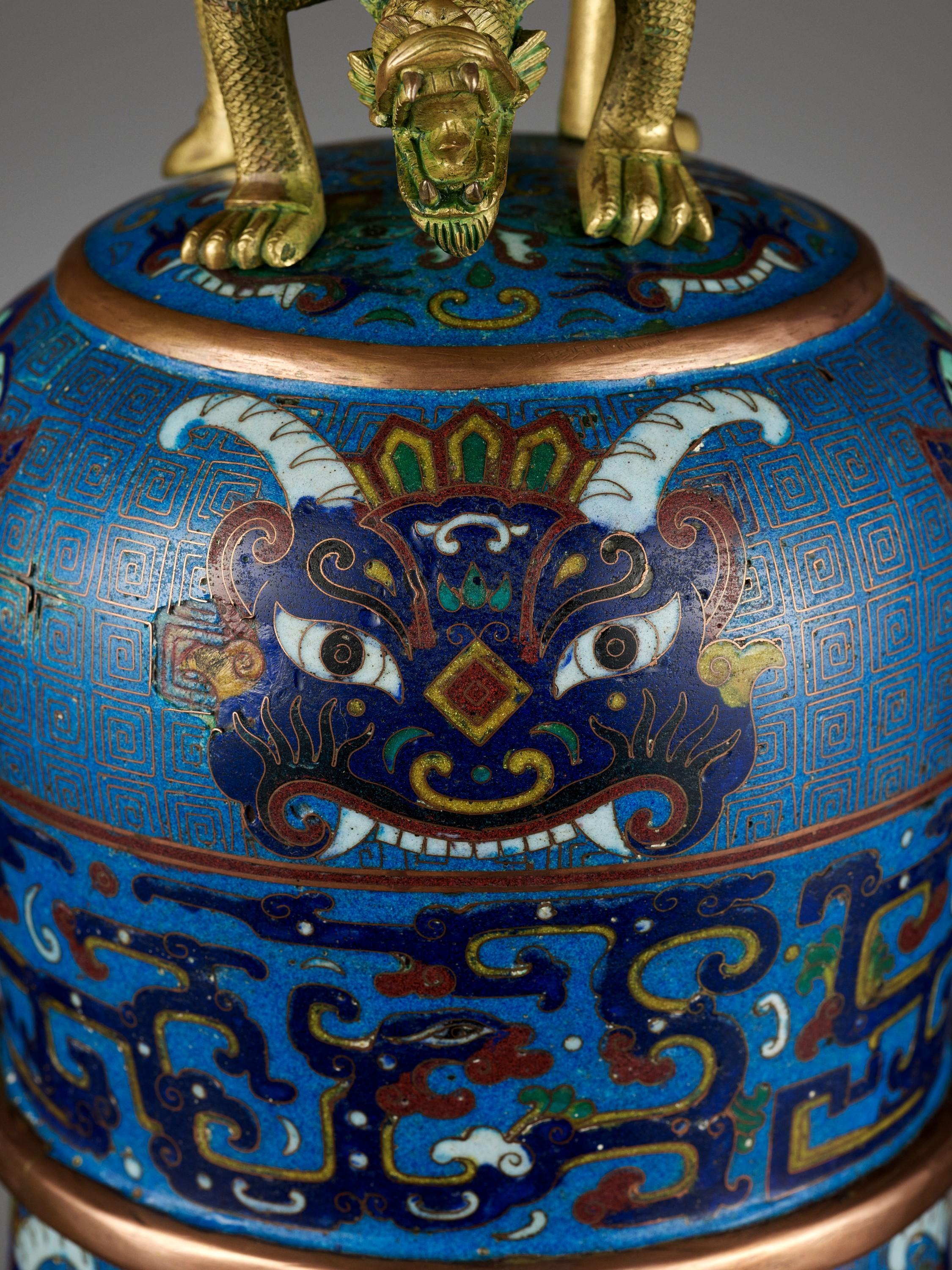 Chinese Cloisonné Enamel Bell, China, Qing Dynasty, 18th-19th Century For Sale