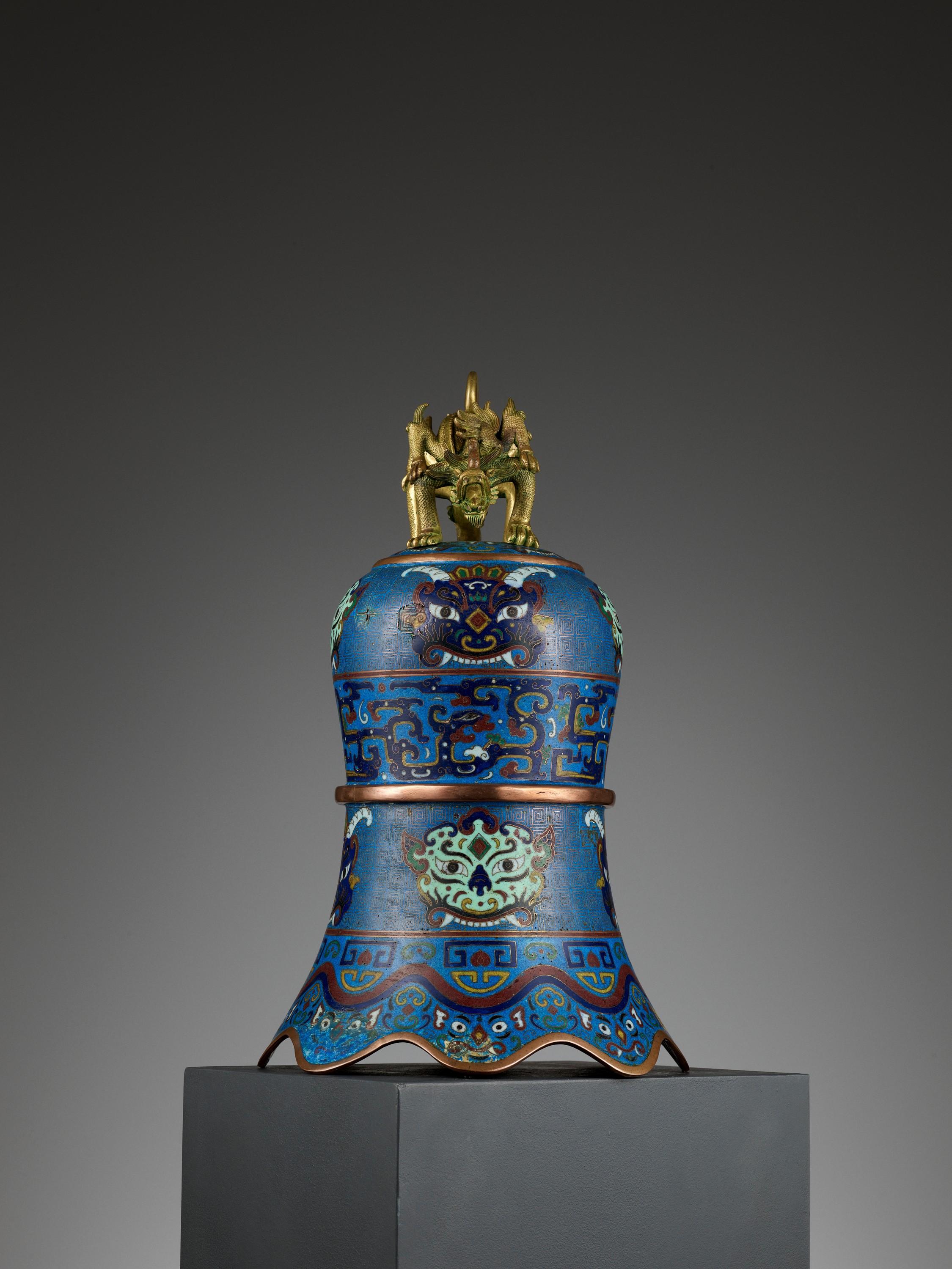 Cloisonné Enamel Bell, China, Qing Dynasty, 18th-19th Century For Sale 2