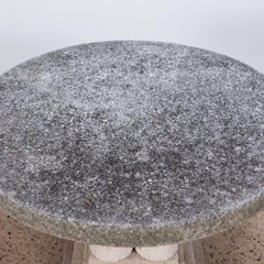 Table basse de jardin d'antiquités en pierre moulée à colonne grappe, vers 1940