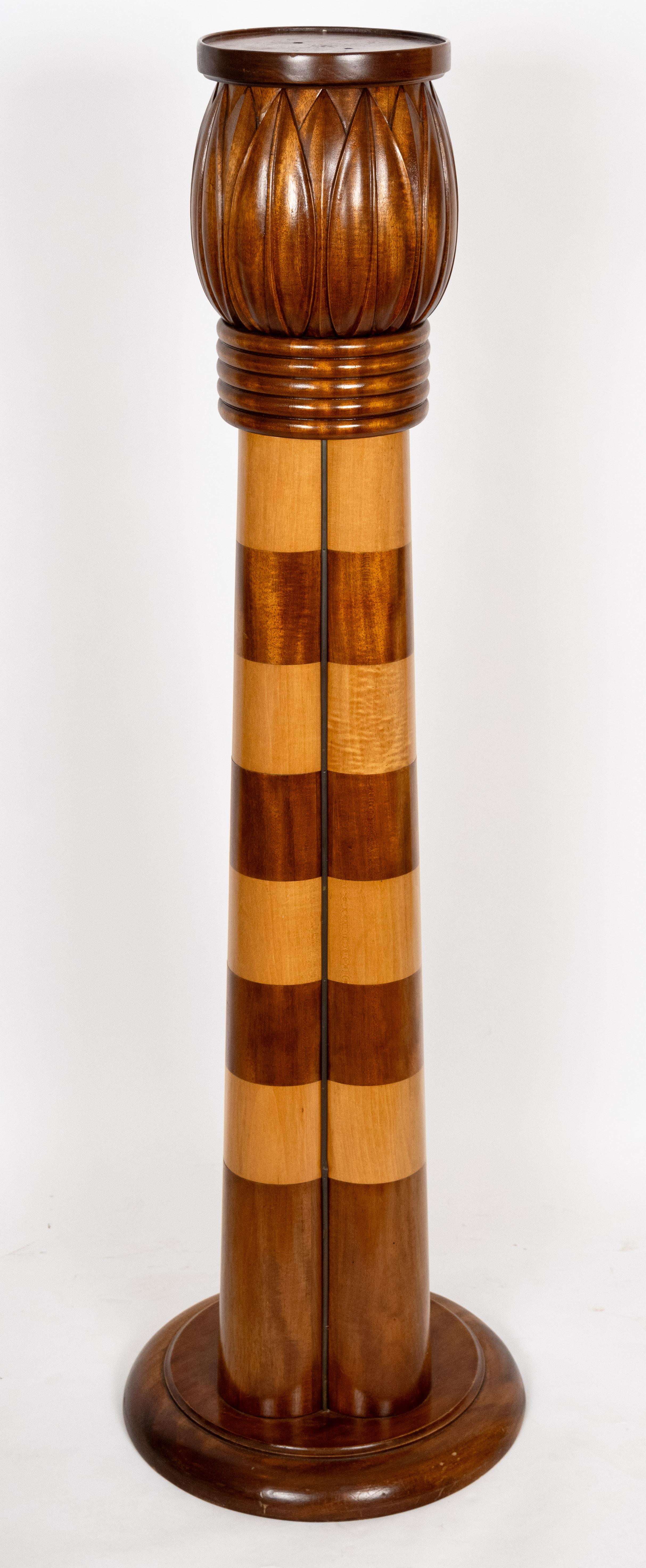 Piédestal en forme de colonne grappe en vente 1