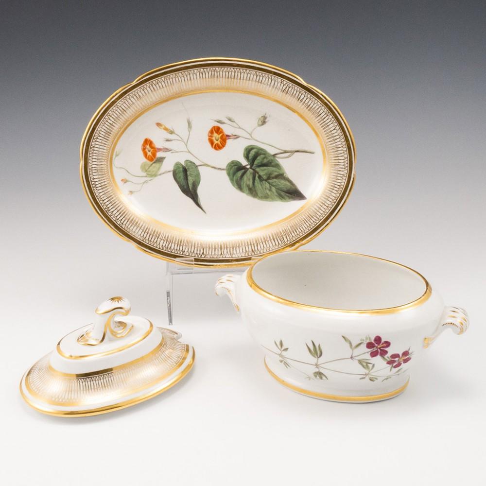 George III Couvercle et Stand de Soupière à Dessert en Porcelaine Botanique de Coalport, 1805-10 en vente